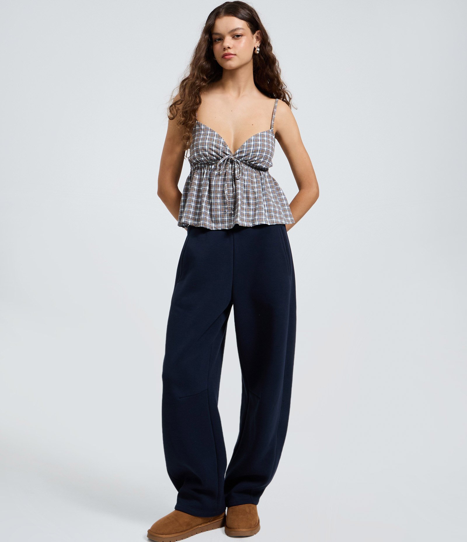 Blusa Xadrez de Alcinha em Algodão com Decote V Marrom 2