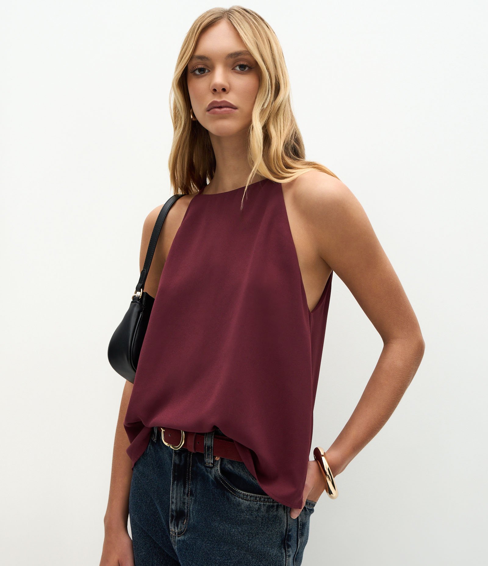 Blusa Feminina Sem Manga Halterneck em Crepe Vermelho 1
