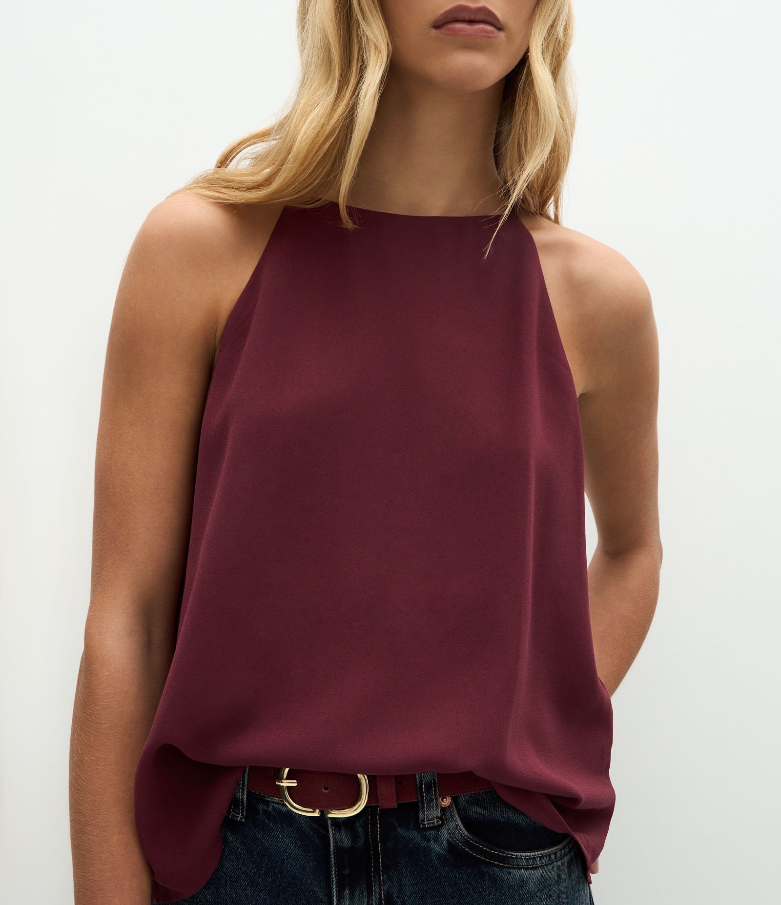 Blusa Feminina Sem Manga Halterneck em Crepe Vermelho 4
