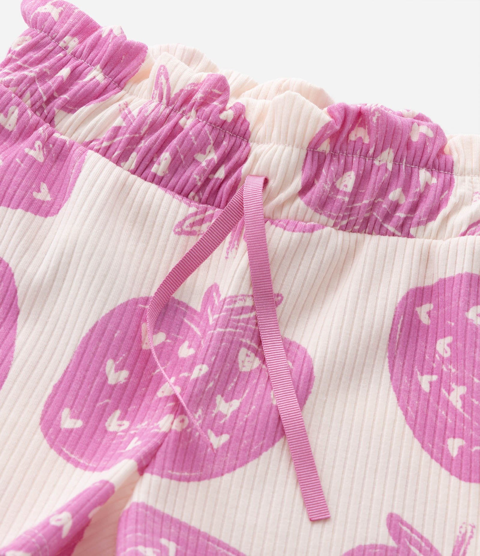 Short Infantil Canelado com Estampa de Morangos – Tam 1 a 6 Anos Bege Claro 5