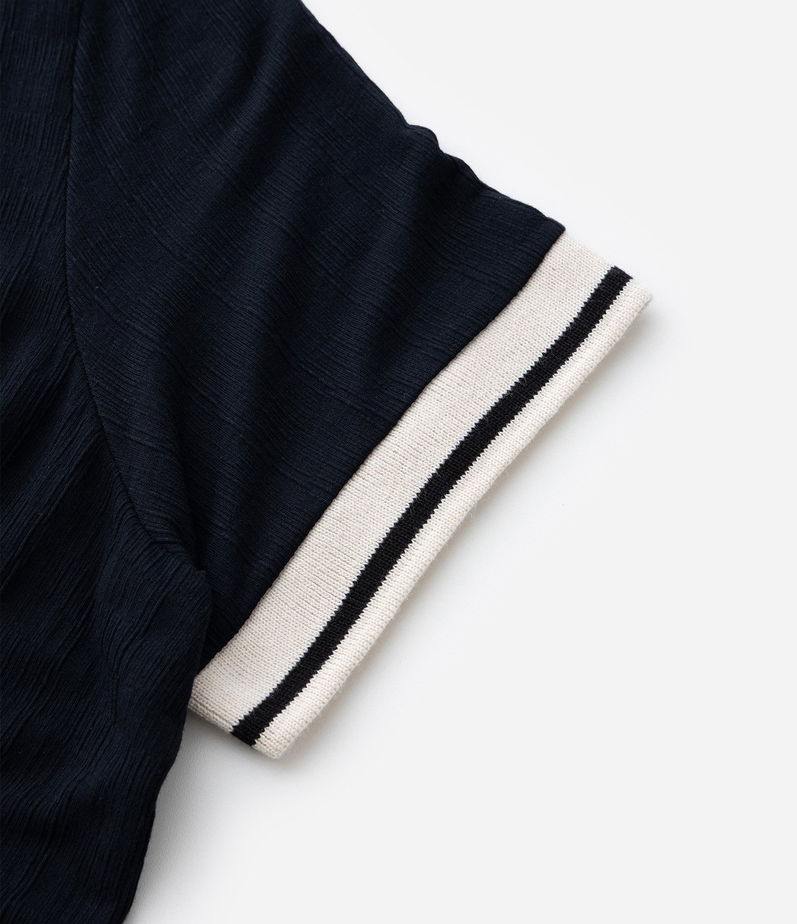 Vestido Curto em Viscose com Gola Polo Curve & Plus Size Preto 7