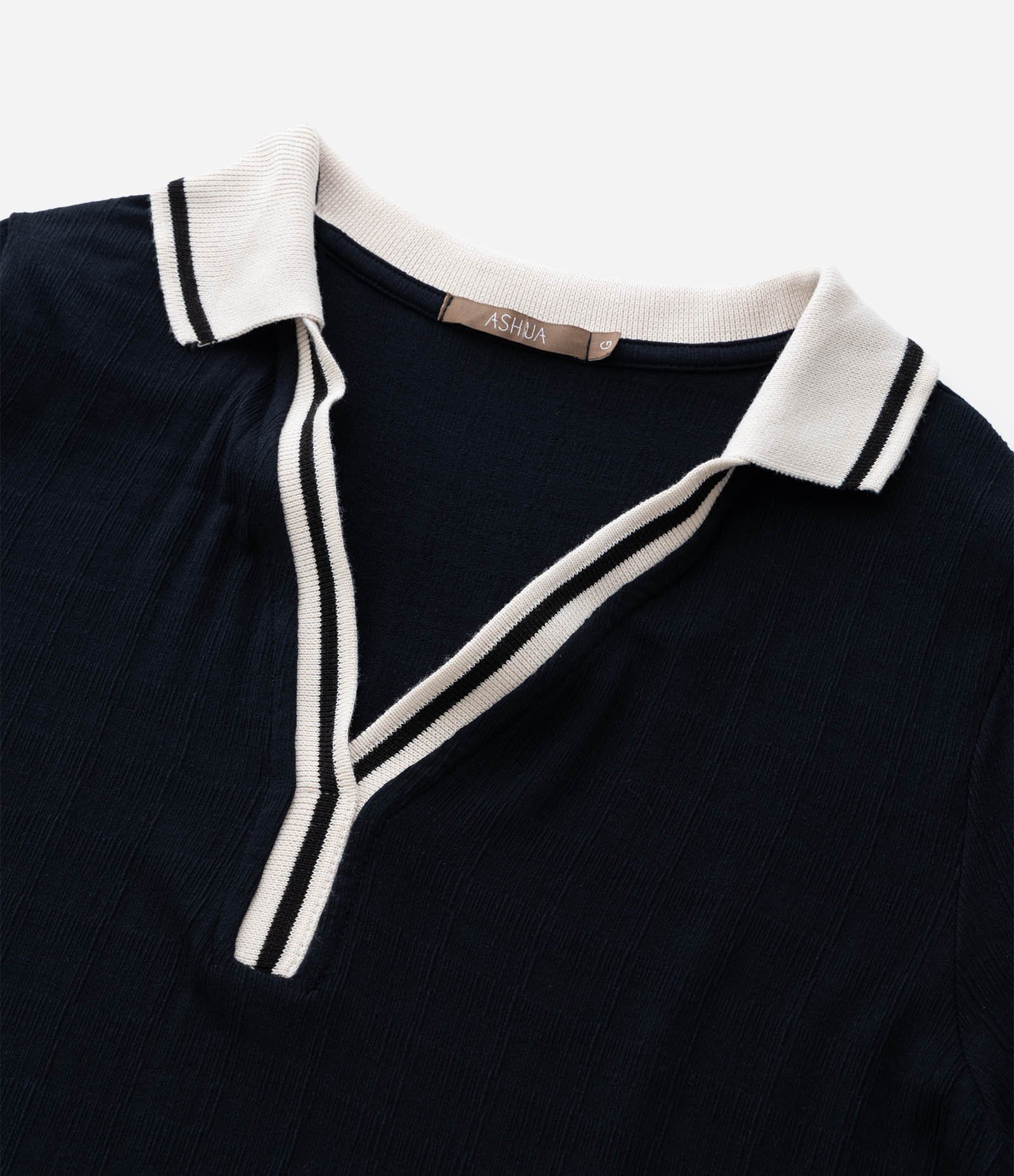 Vestido Curto em Viscose com Gola Polo Curve & Plus Size Preto 8