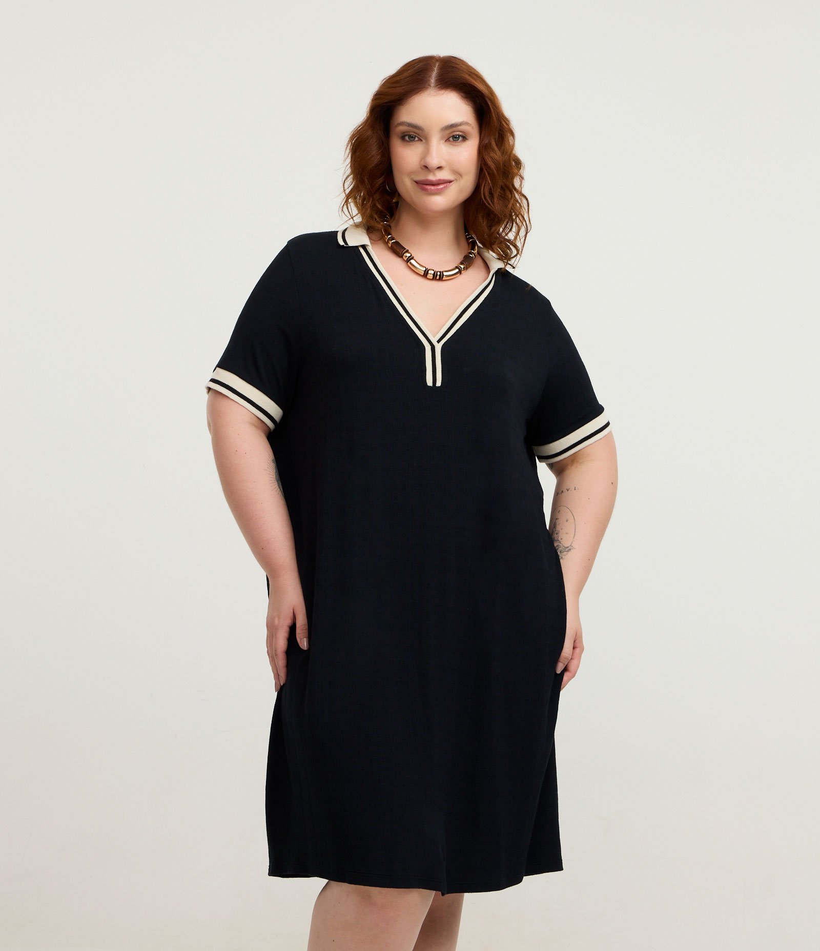 Vestido Curto em Viscose com Gola Polo Curve & Plus Size Preto 1