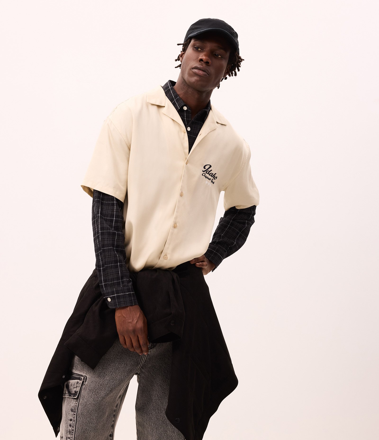 Camisa Manga Curta Boxy com Bordado Idaho Bege 1
