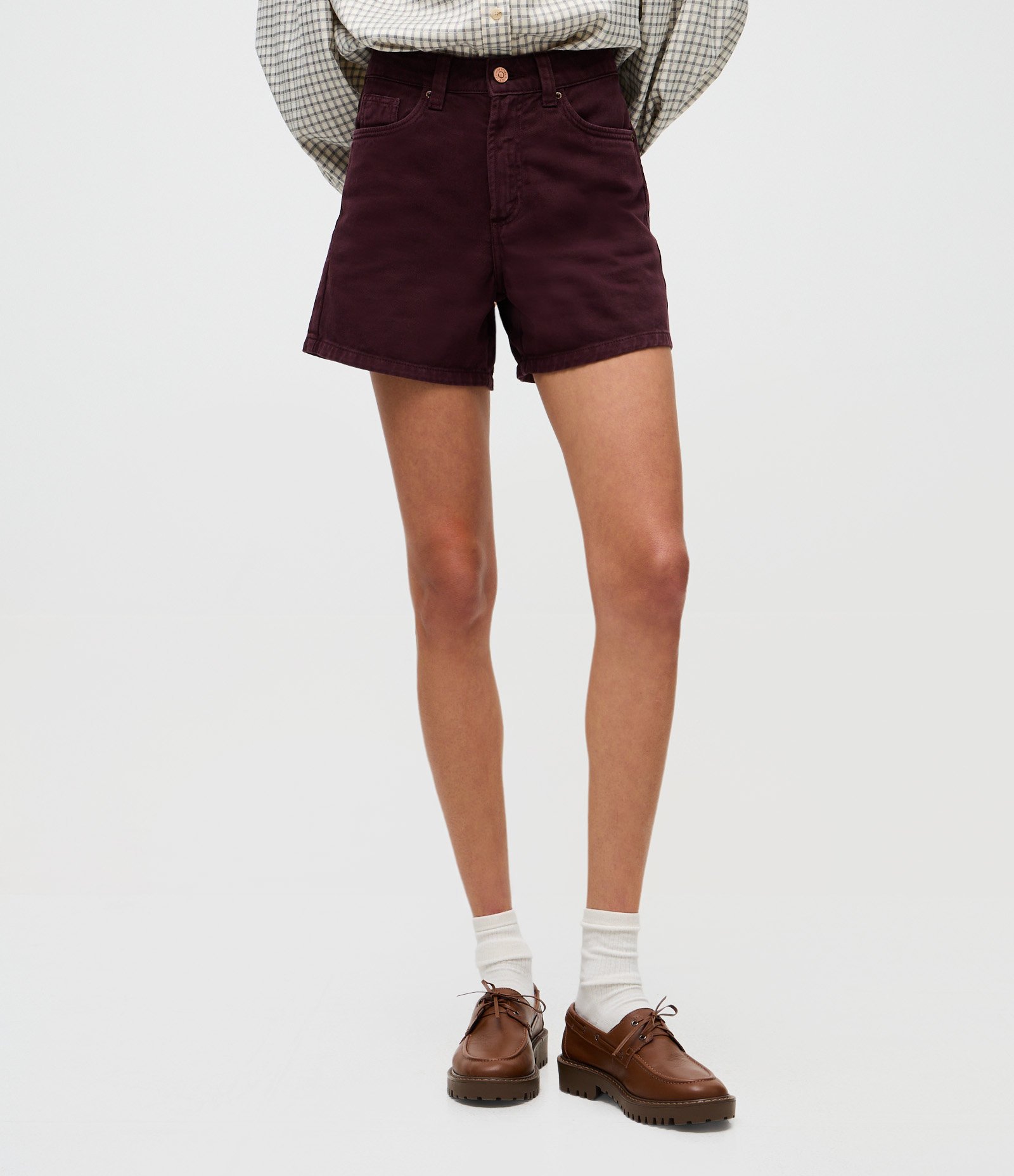 Short Mom Cintura Alta em Sarja com Bolsos Bordô 3