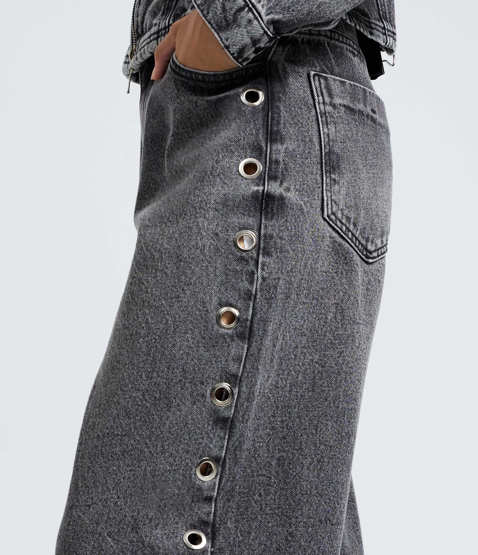 Calça Baggy em Jeans com Cintura Média e Ilhoses Laterais Cinza Estonado 4