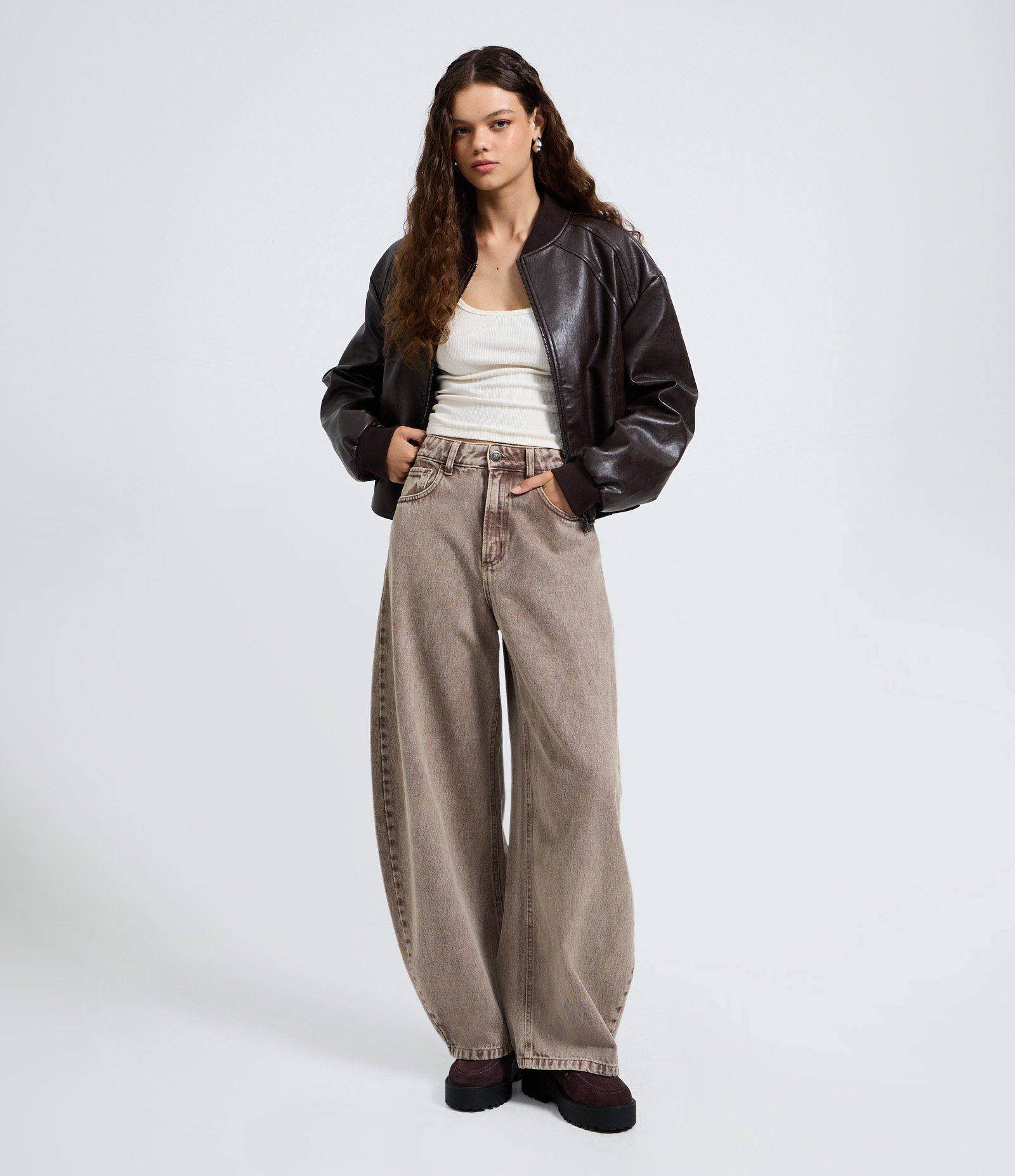 Calça Barrel em Jeans Cationizado com Cintura Alta Marrom 1