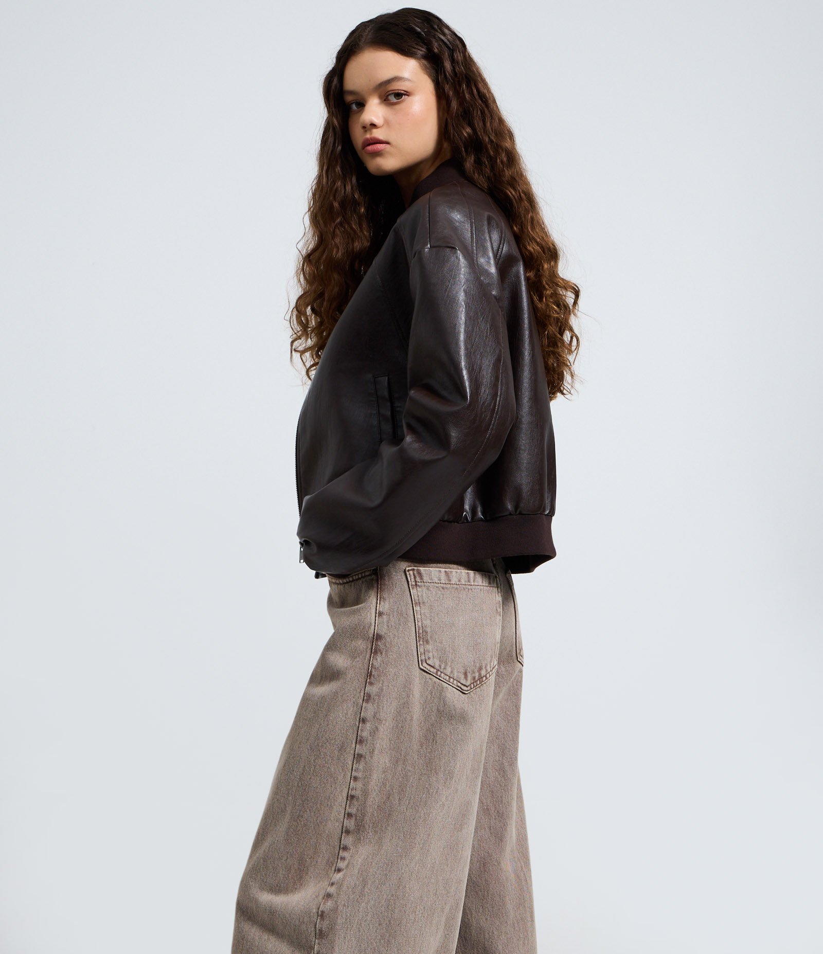 Calça Barrel em Jeans Cationizado com Cintura Alta Marrom 2