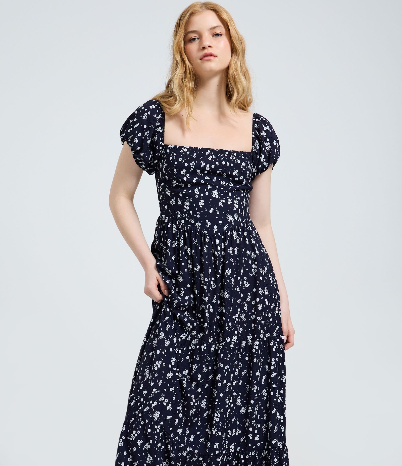Vestido New Midi em Viscose com Estampa Floral Azul 2