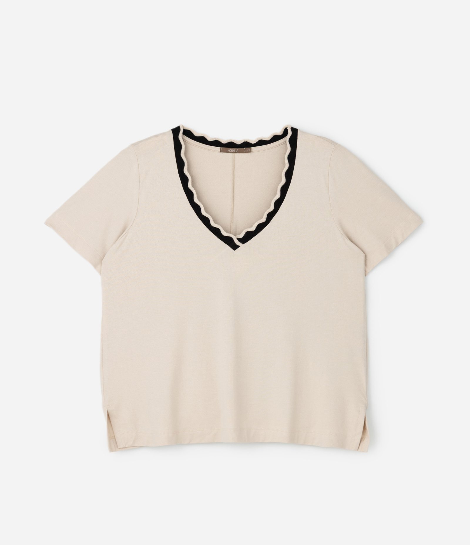 Blusa em Viscolycra com Gola de Ondinha Curve & Plus Size Bege 1