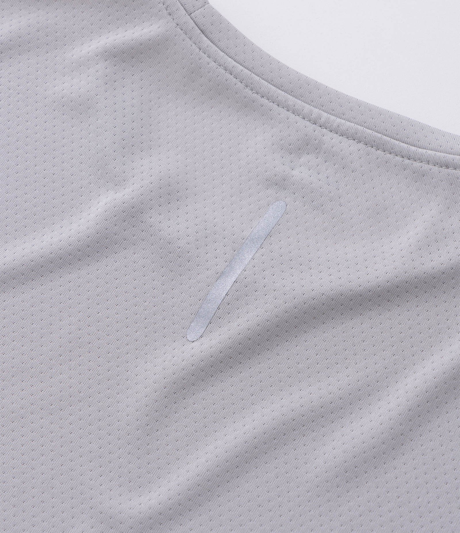 Camiseta Lisa em Tecnologia Dry com Detalhe Refletivo Cinza claro 4