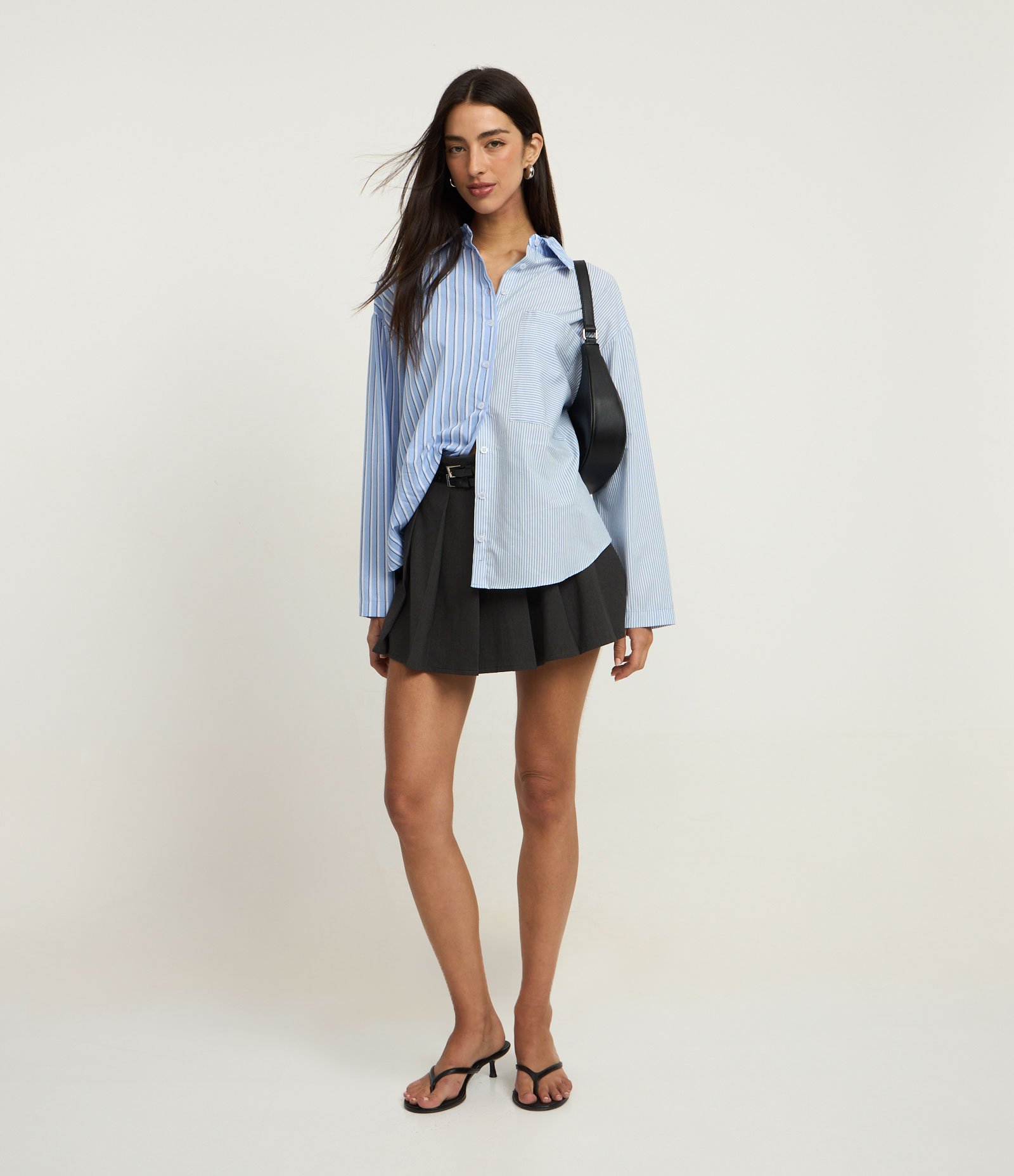 Camisa Oversized em Tricoline com Listras Meio a Meio e Bolso Unilateral Azul 2