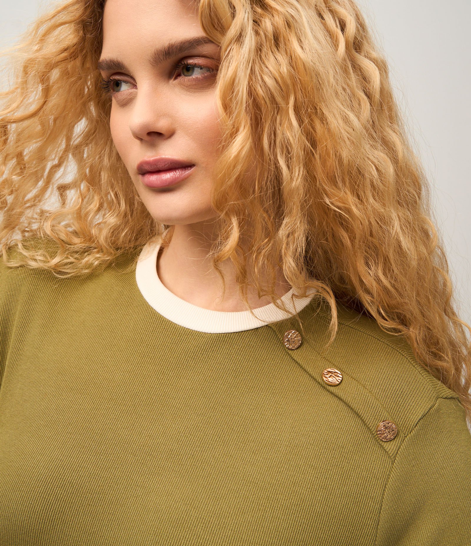 Blusa Manga Curta em Ribana Com Botões no Ombro Verde 3