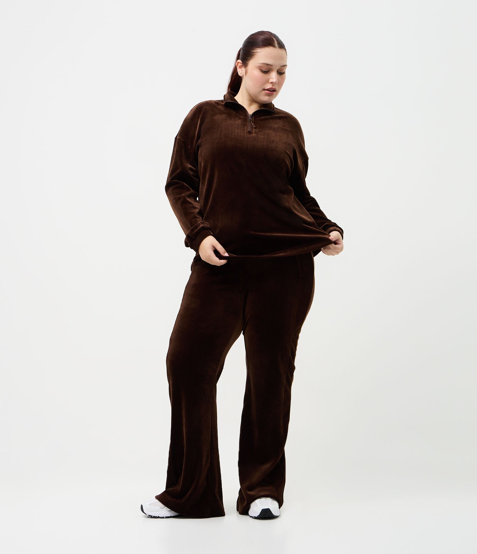 Jaqueta Esportiva em Plush com Gola Alta Curve & Plus Size Marrom 2