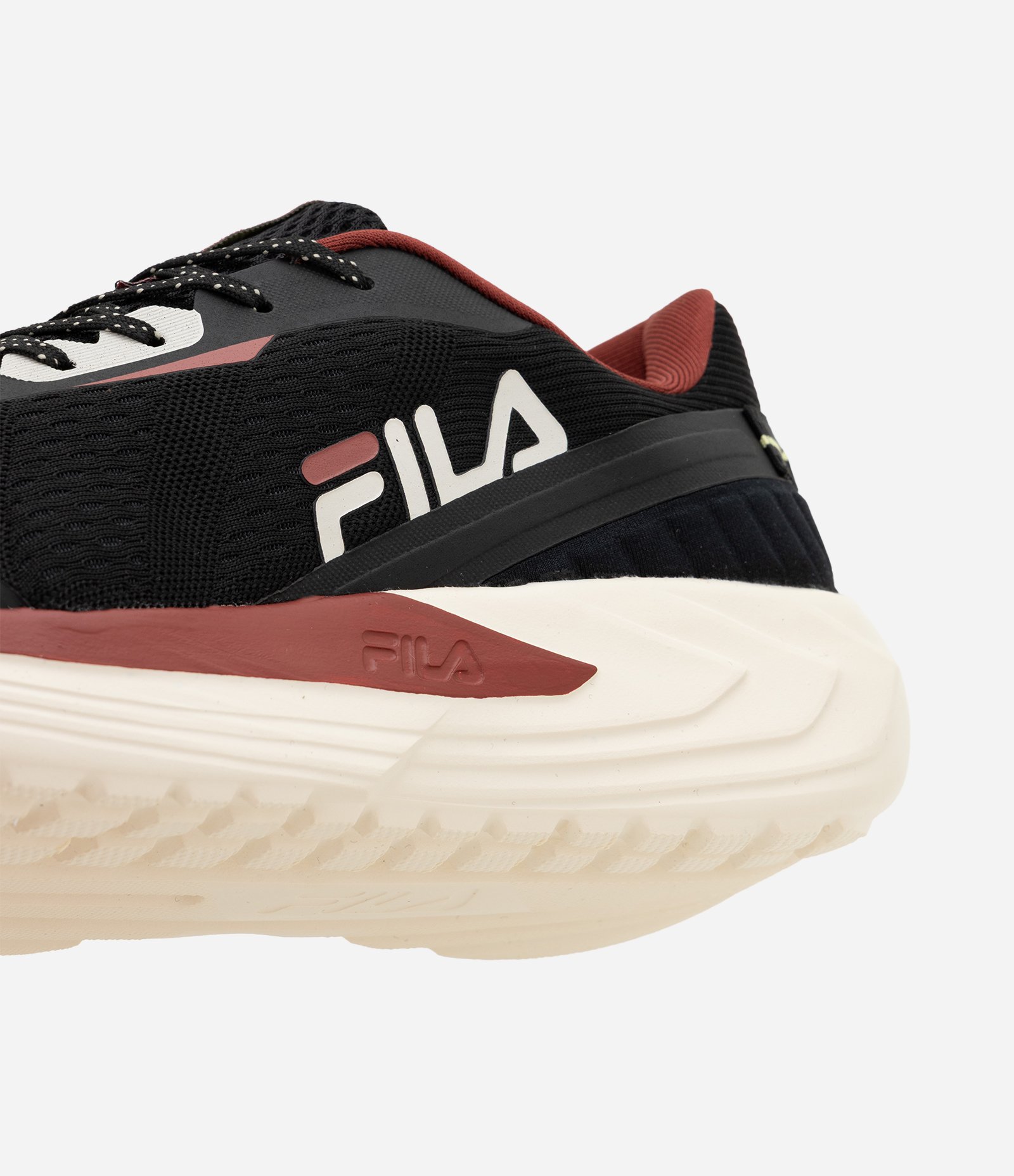 Tênis em Material Sintético com Recortes Fila Preto 3