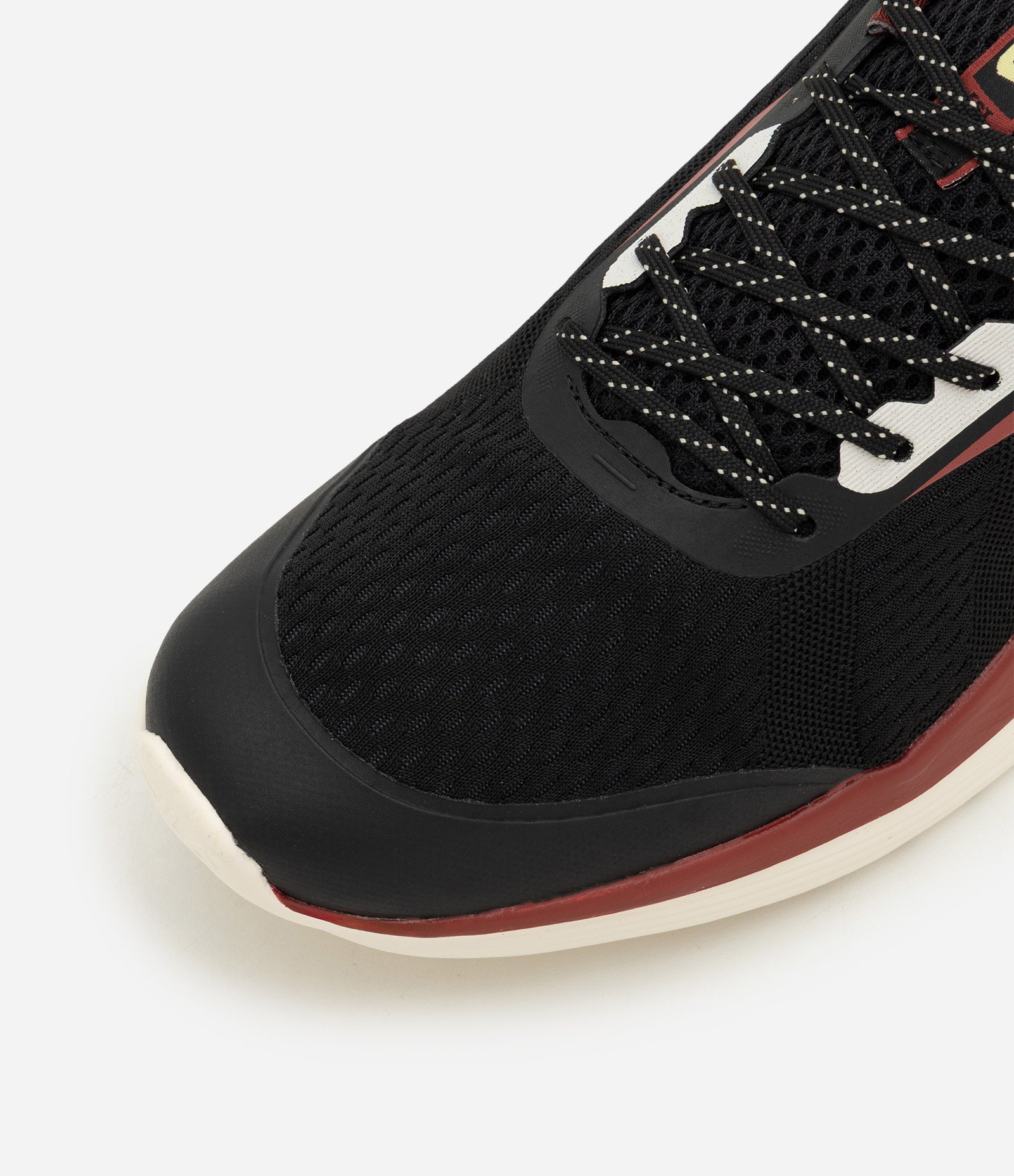 Tênis em Material Sintético com Recortes Fila Preto 4