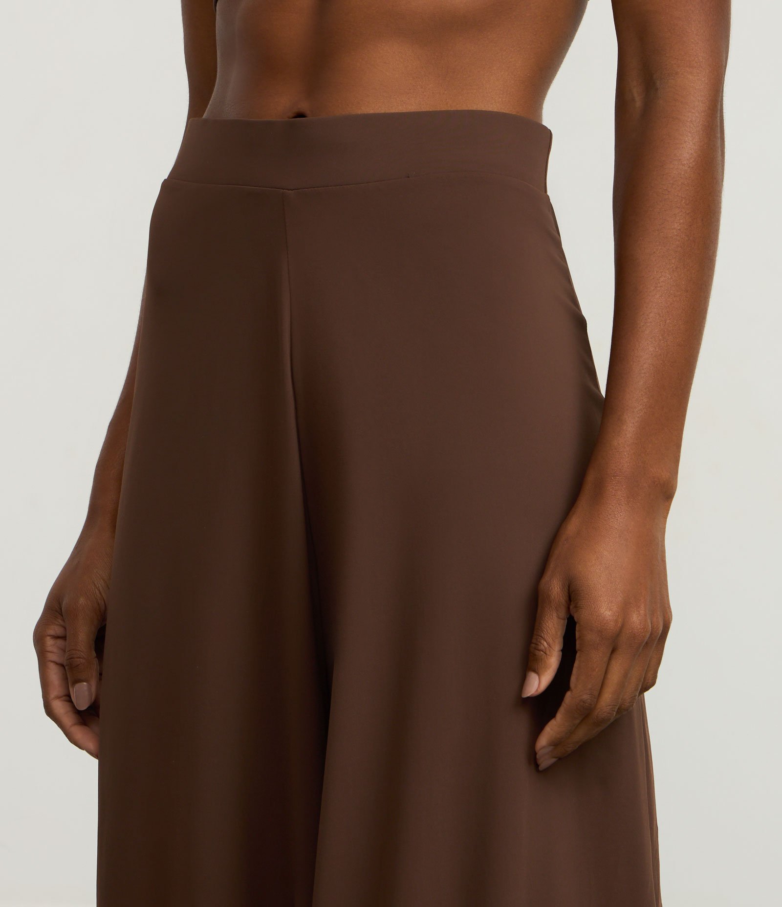 Calça Aladim Esportiva em Microfibra com Cós Largo Marrom 3