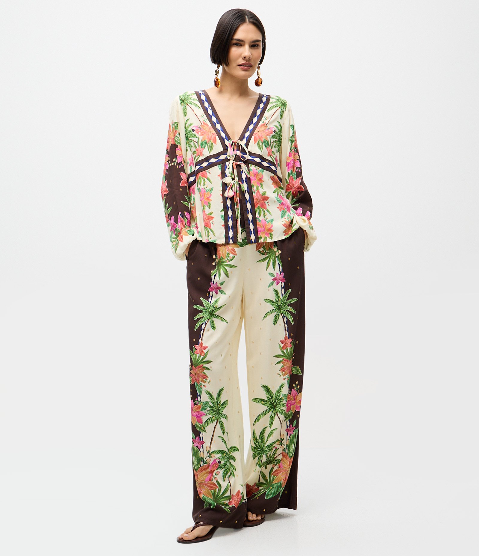 Blusa Bata em Viscose com Estampa Floral e Amarração Off White 2