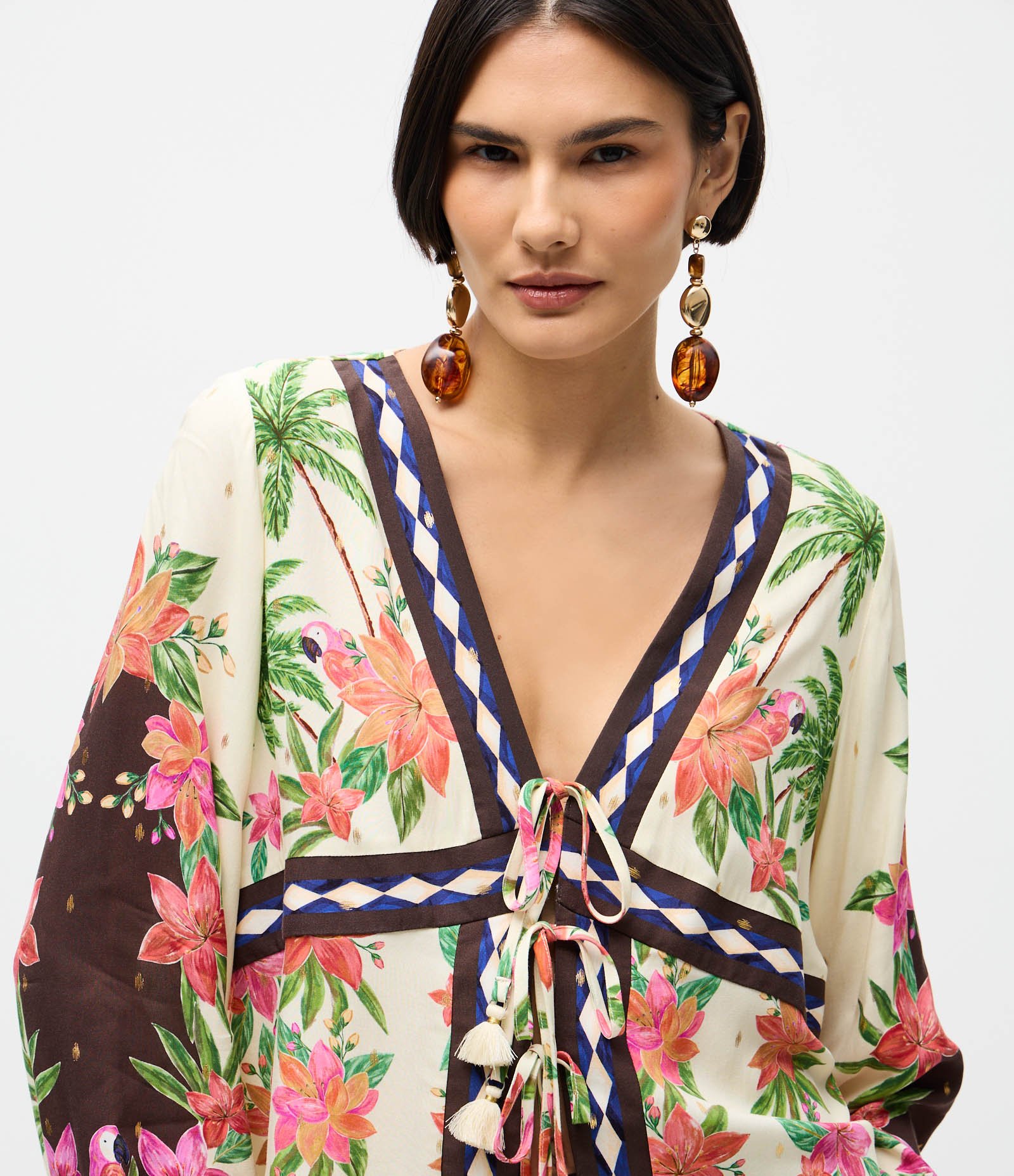 Blusa Bata em Viscose com Estampa Floral e Amarração Off White 3
