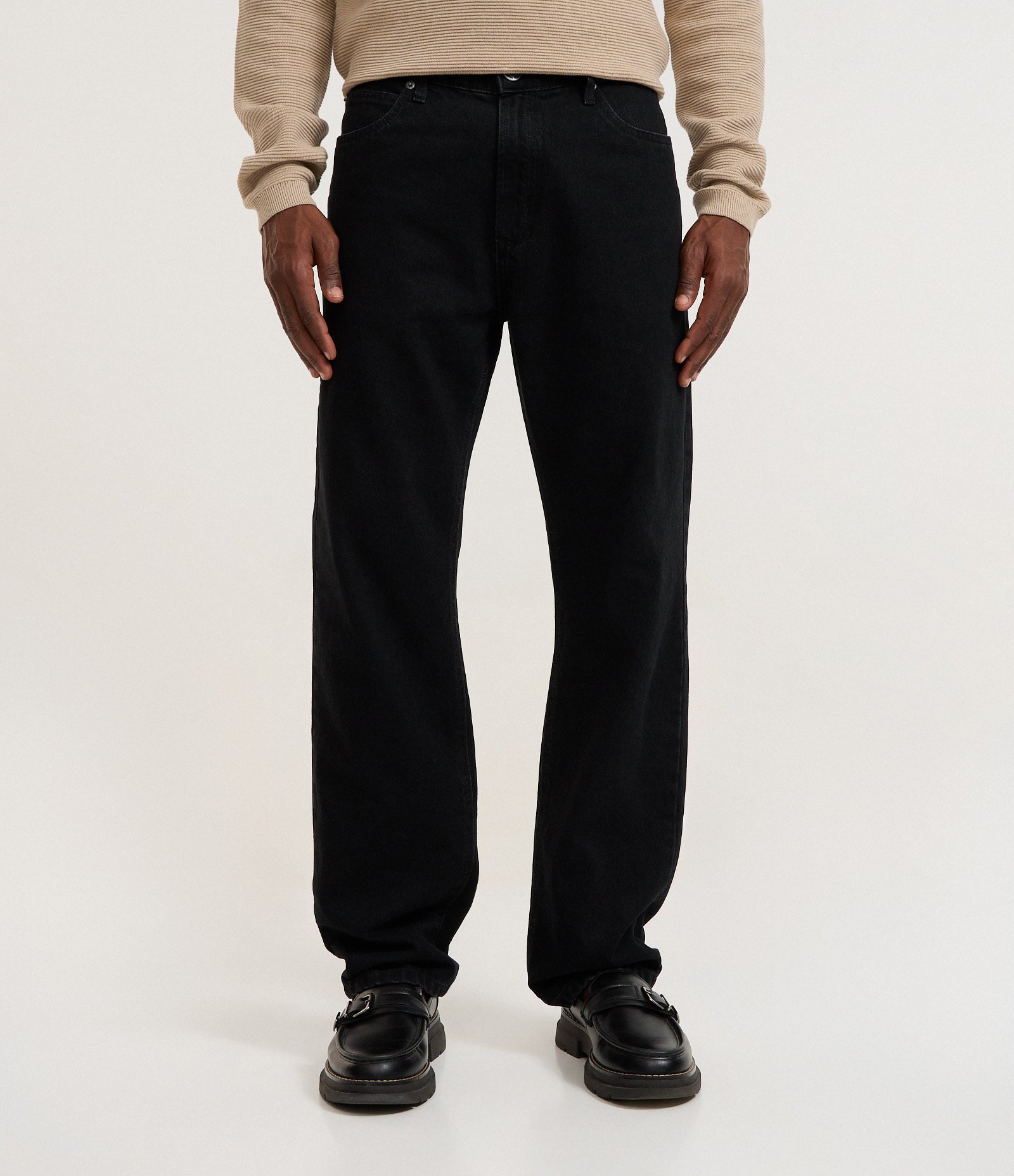 Calça Reta em Jeans com Passantes e Bolsos Preto 2