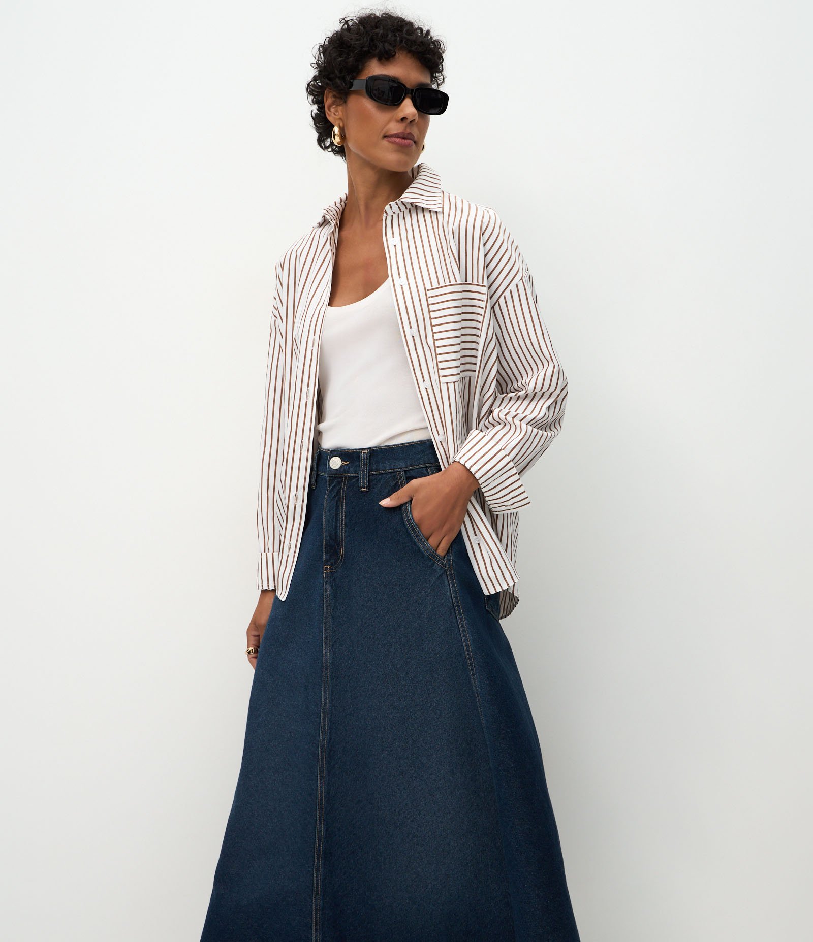 Saia Midi Evasê em Jeans com Recorte no Viés Azul Escuro 2