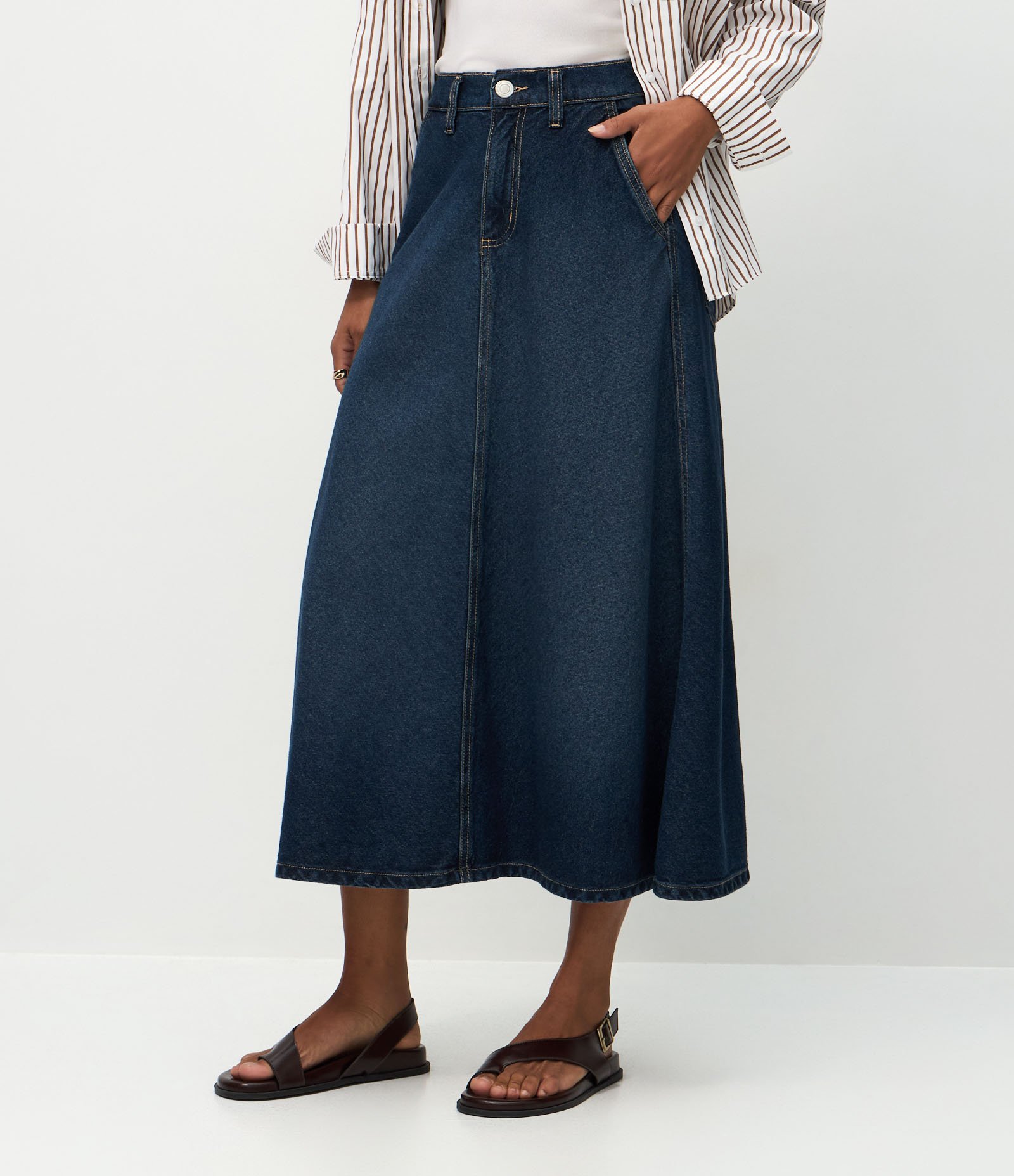 Saia Midi Evasê em Jeans com Recorte no Viés Azul Escuro 3