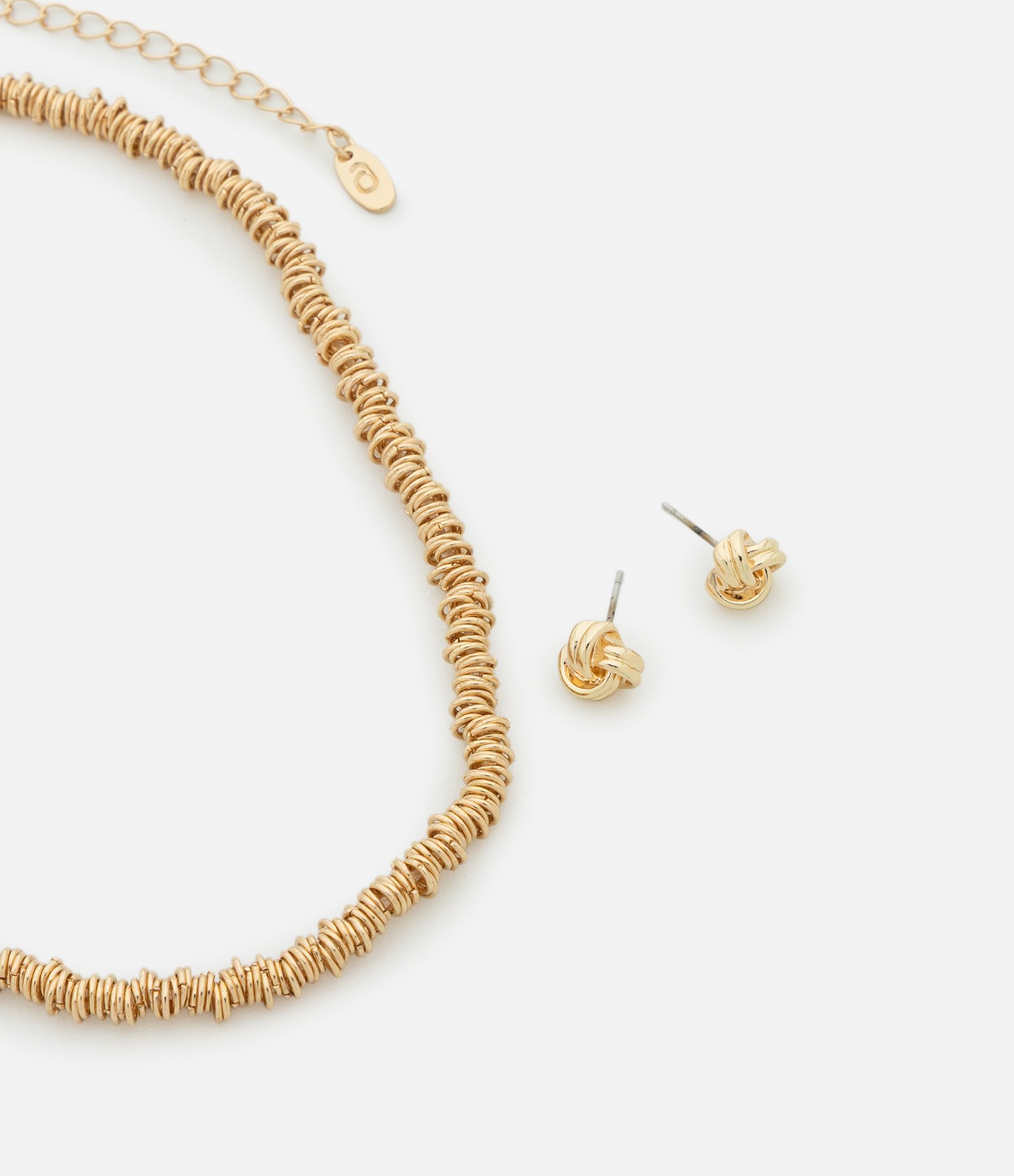 Conjunto de Colar Curto de Entremeios e Brincos Pequenos Dourado 2