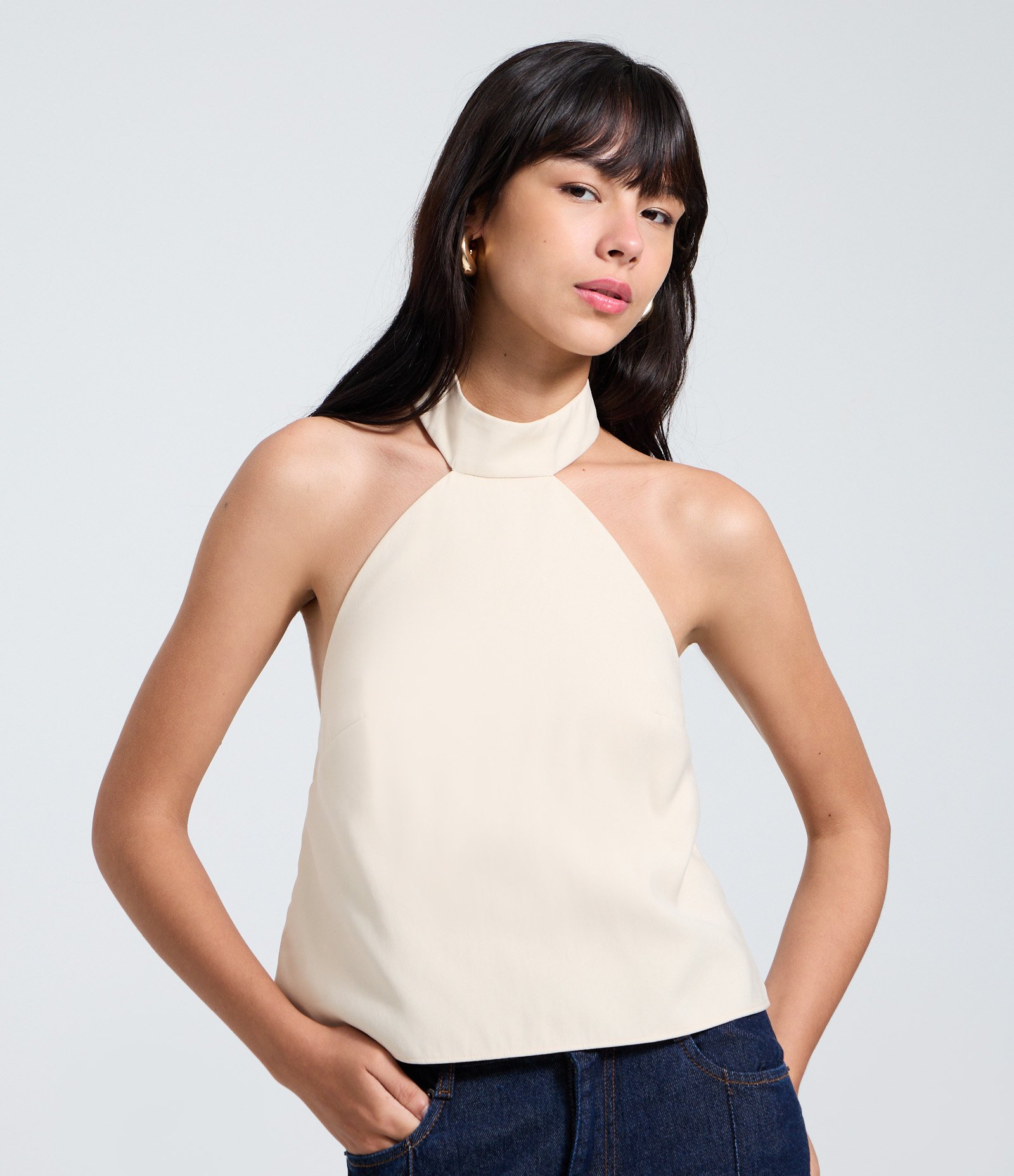 Blusa Alfaiatada Frente Única em Viscose com Gola Alta Bege 1