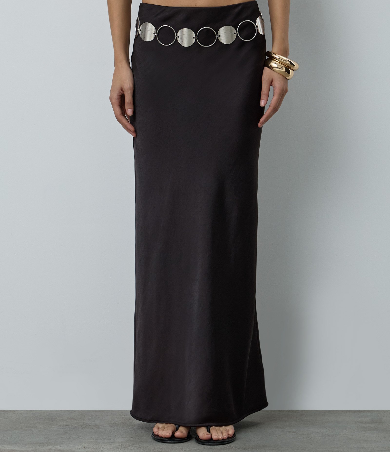 Saia New Midi em Cetim com Fenda Preto 3