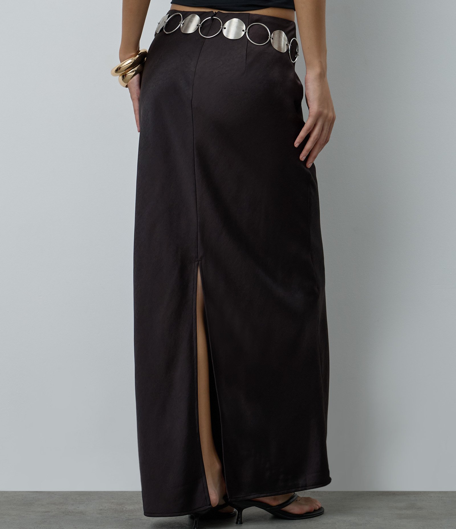 Saia New Midi em Cetim com Fenda Preto 4