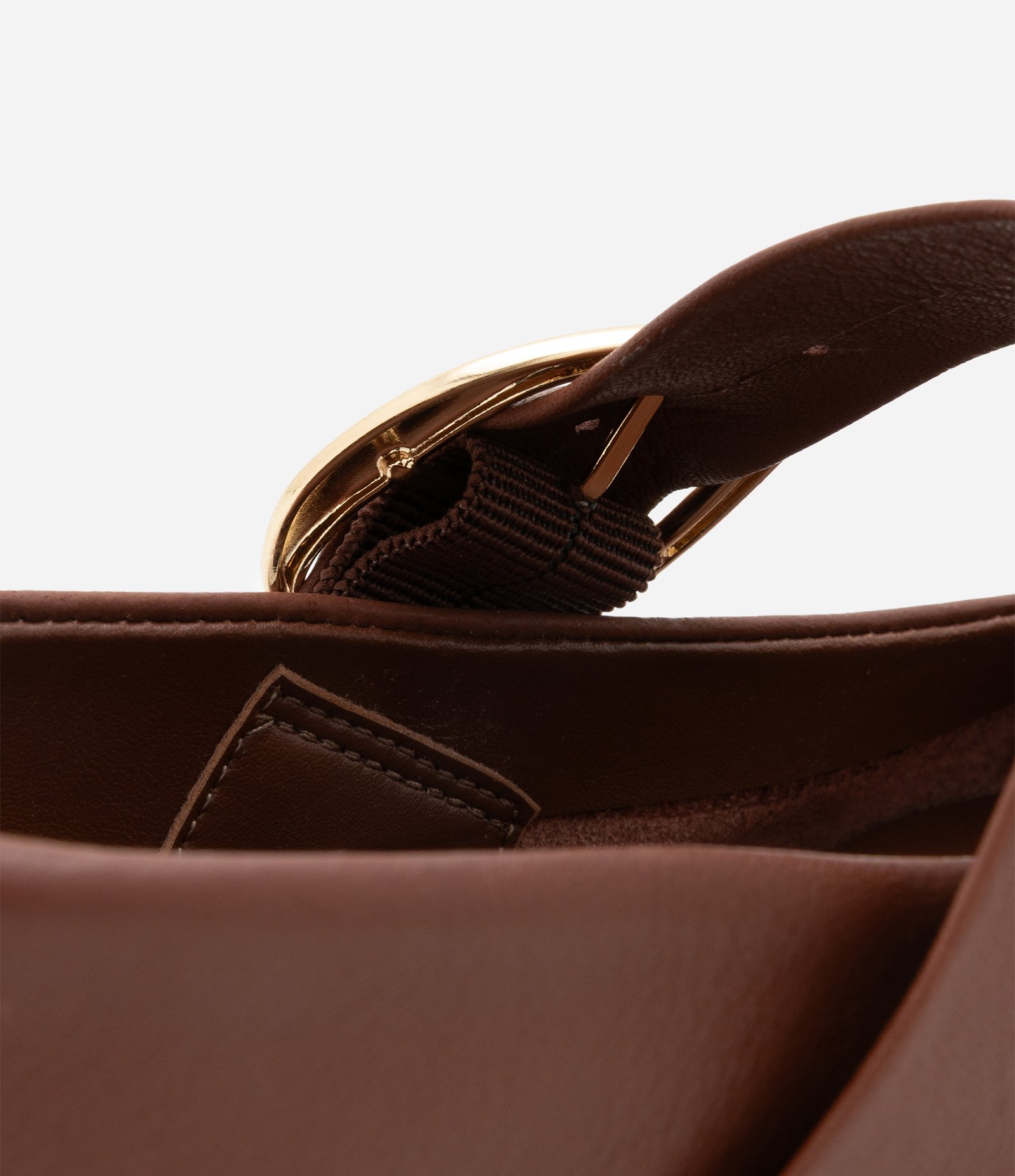 Sapatilha em Couro com Tira Afivelada Marrom 5