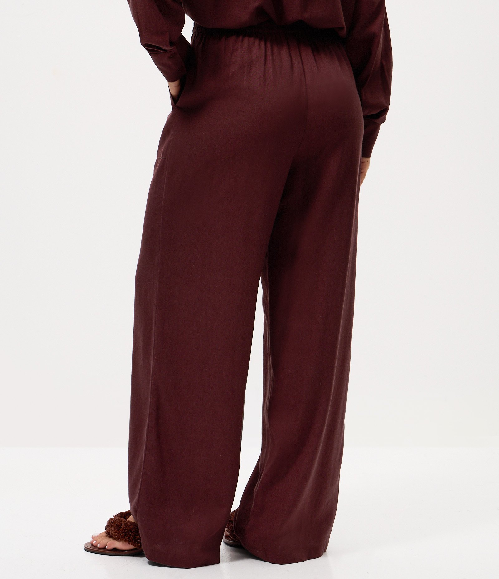 Calça Wide em Viscolinho com Cós Elástico e Amarração Bordô 5