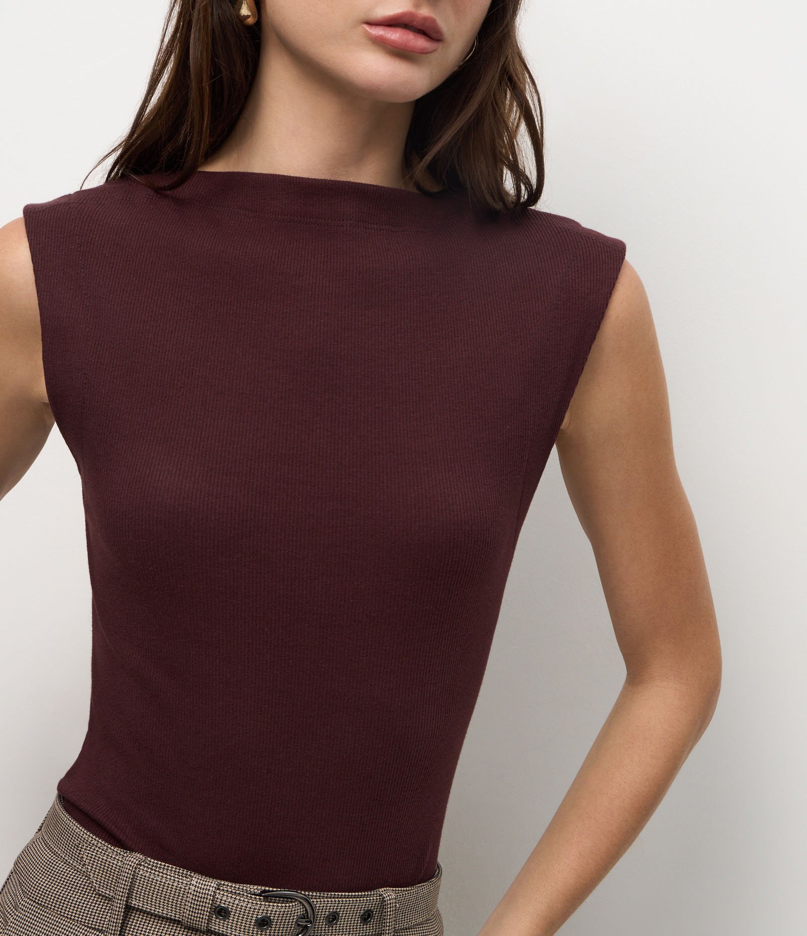 Blusa em Algodão com Gola Canoa Marrom 4