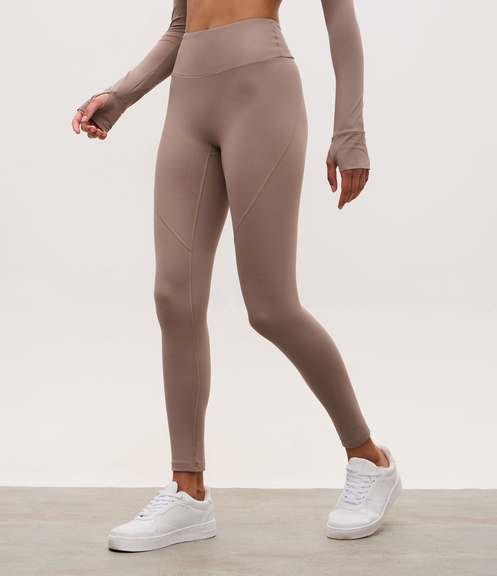 Calça Legging Esportiva em Microfibra com Bolso Interno Cinza 2