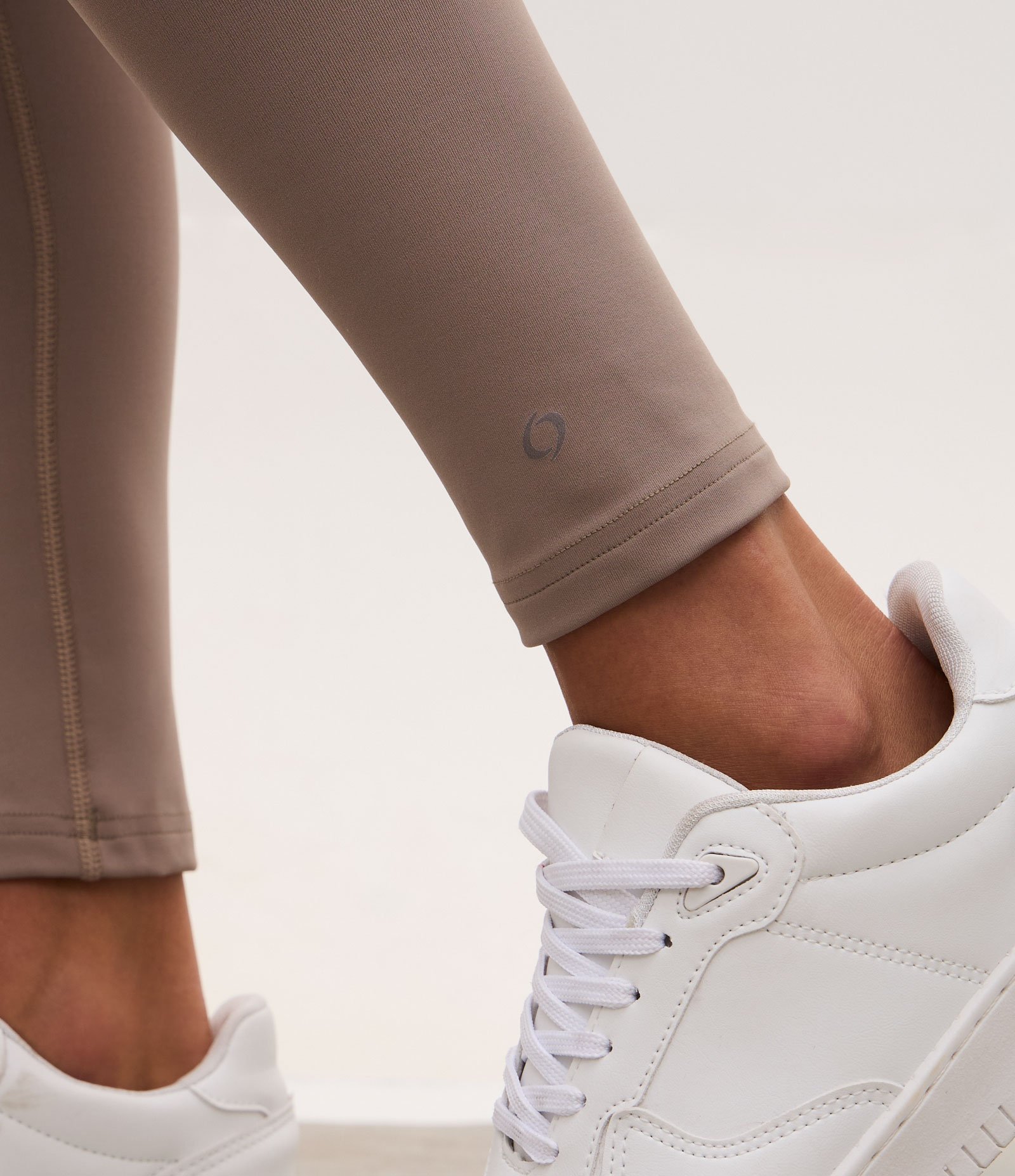 Calça Legging Esportiva em Microfibra com Bolso Interno Cinza 3