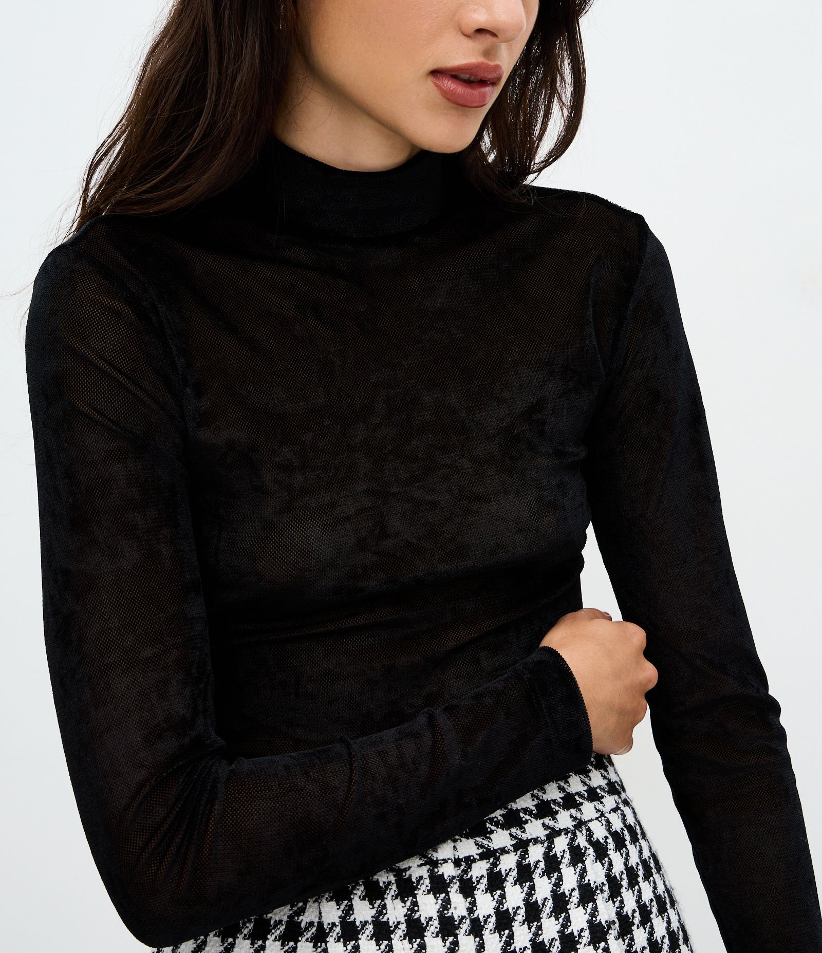 Blusa Manga Longa em Tule Aveludado com Gola Alta Preto 4