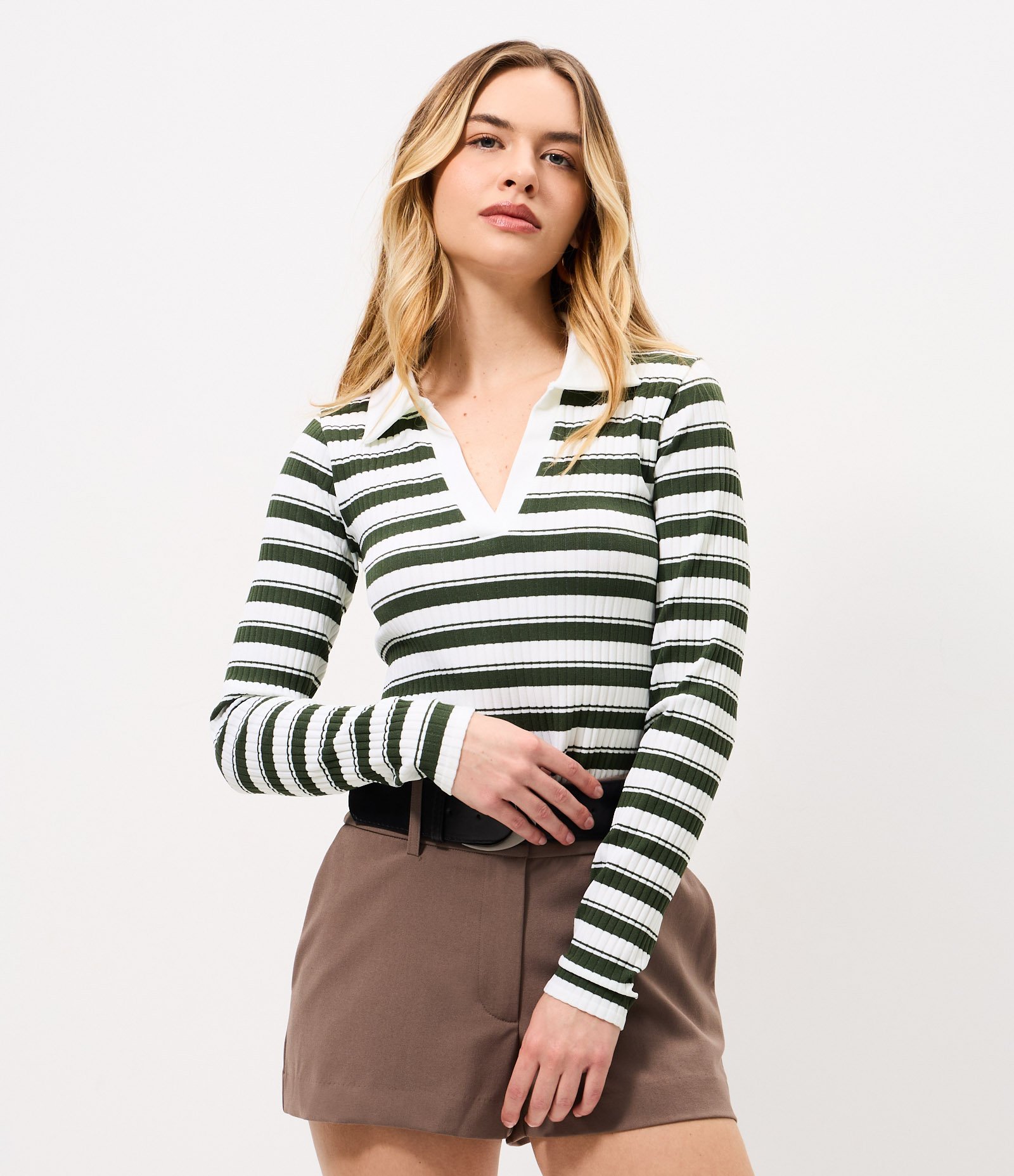 Blusa Seamless Listrada em Microfibra com Gola Polo Verde 1