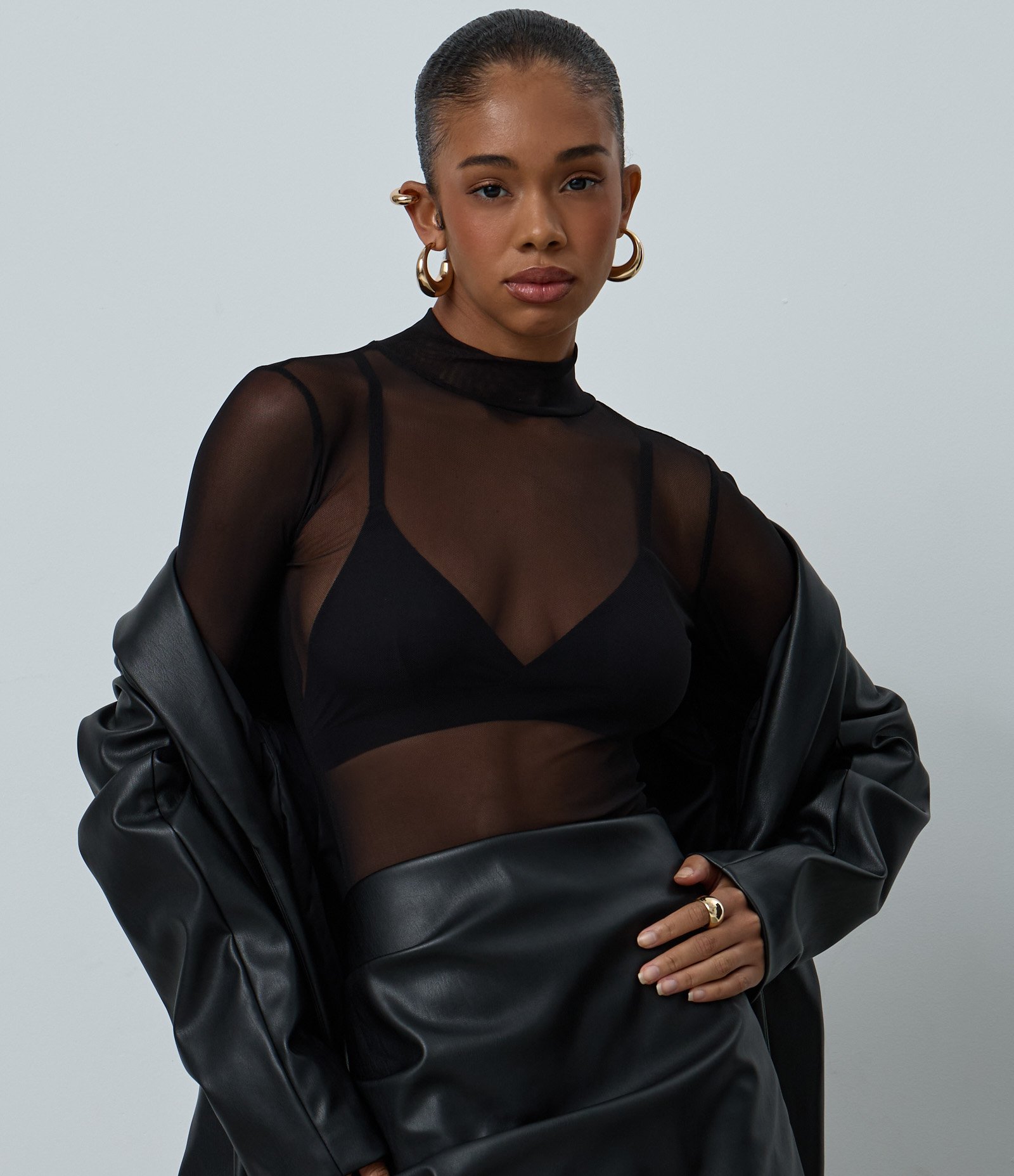 Body em Tule com Gola Alta e Manga Longa Preto 4