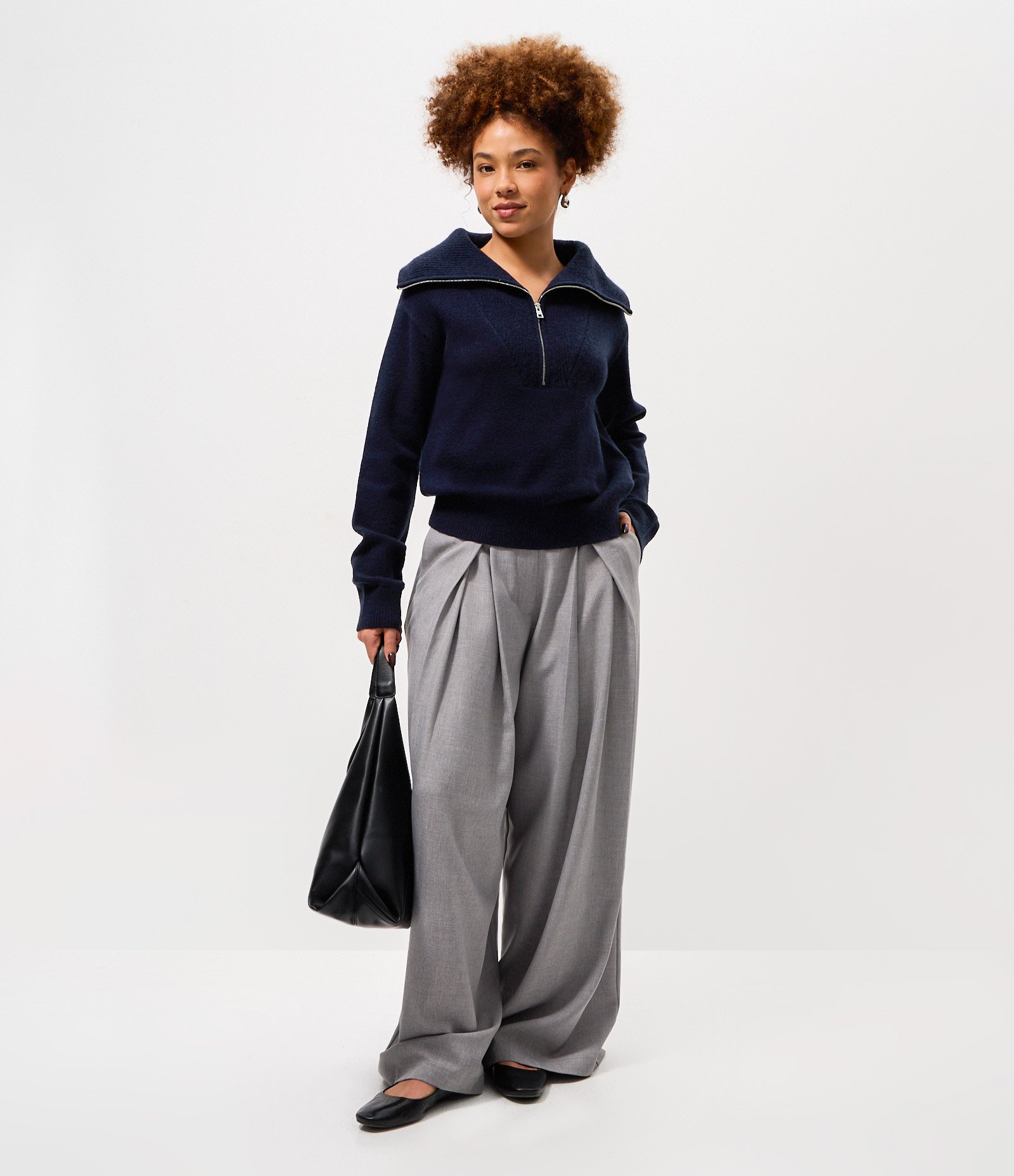 Calça Pantalona Alfaiatada com Cinto e Pregas Cinza 1