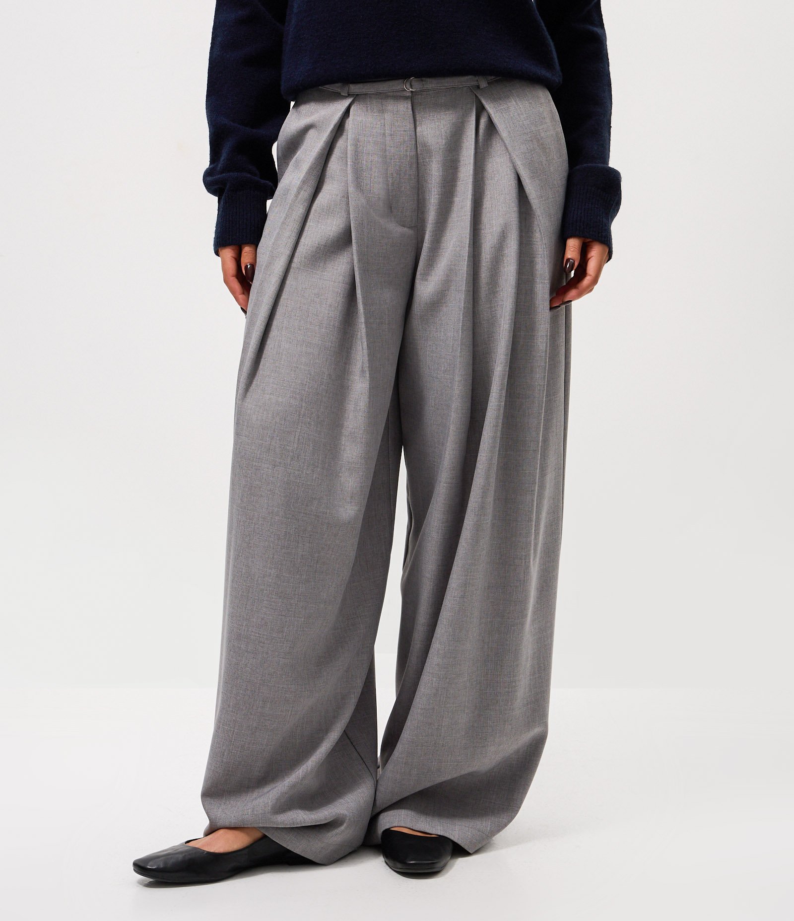 Calça Pantalona Alfaiatada com Cinto e Pregas Cinza 2