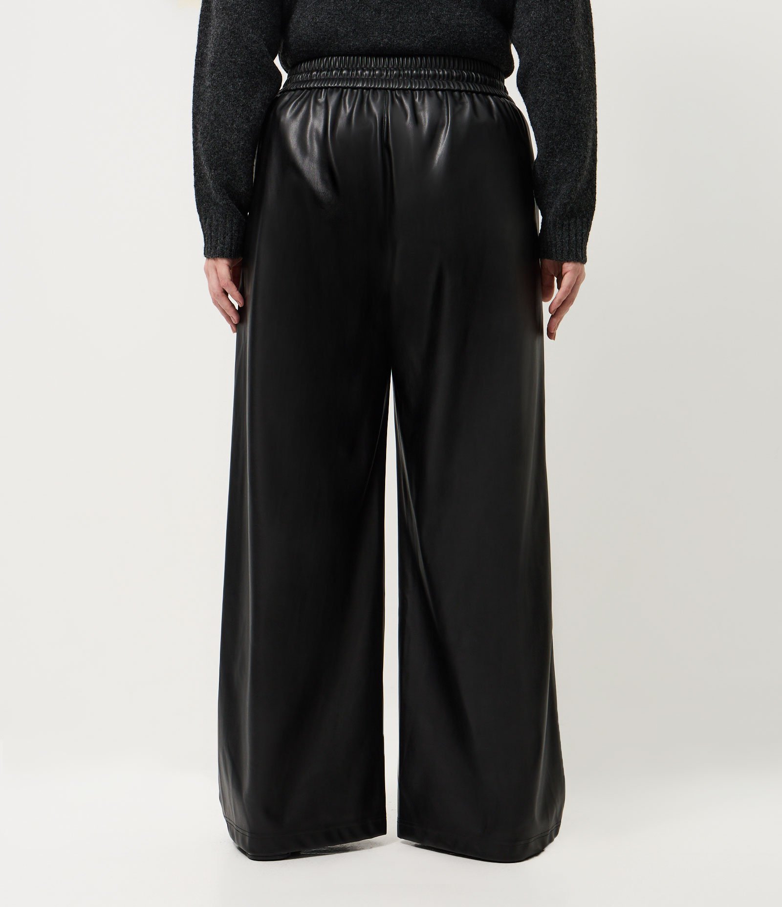 Calça PU Wide com Cós Elástico Curve & Plus Size Preto 4