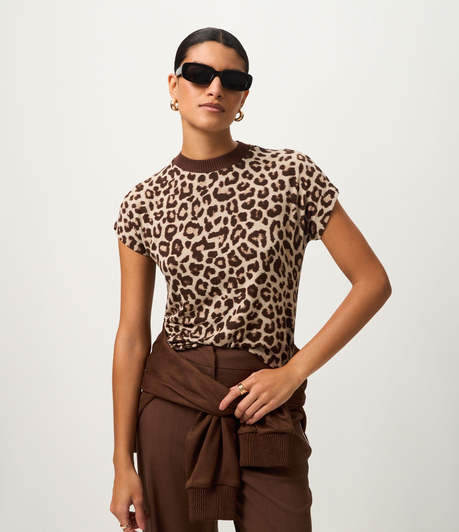 Camiseta Regular em Tricô com Gola Alta e Estampa Animal Print Bege/Marrom 1