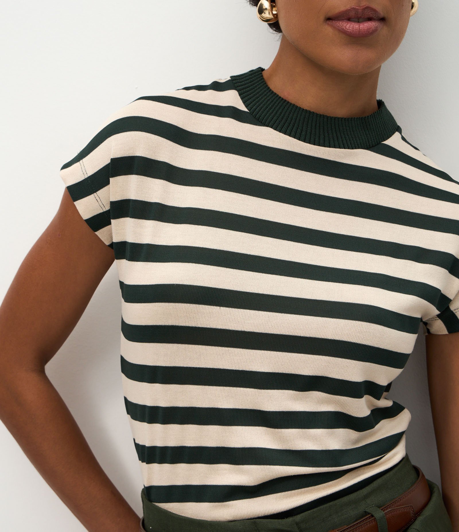 Camiseta em Tricô com Estampa Listrada e Gola Alta Off White/Verde 4