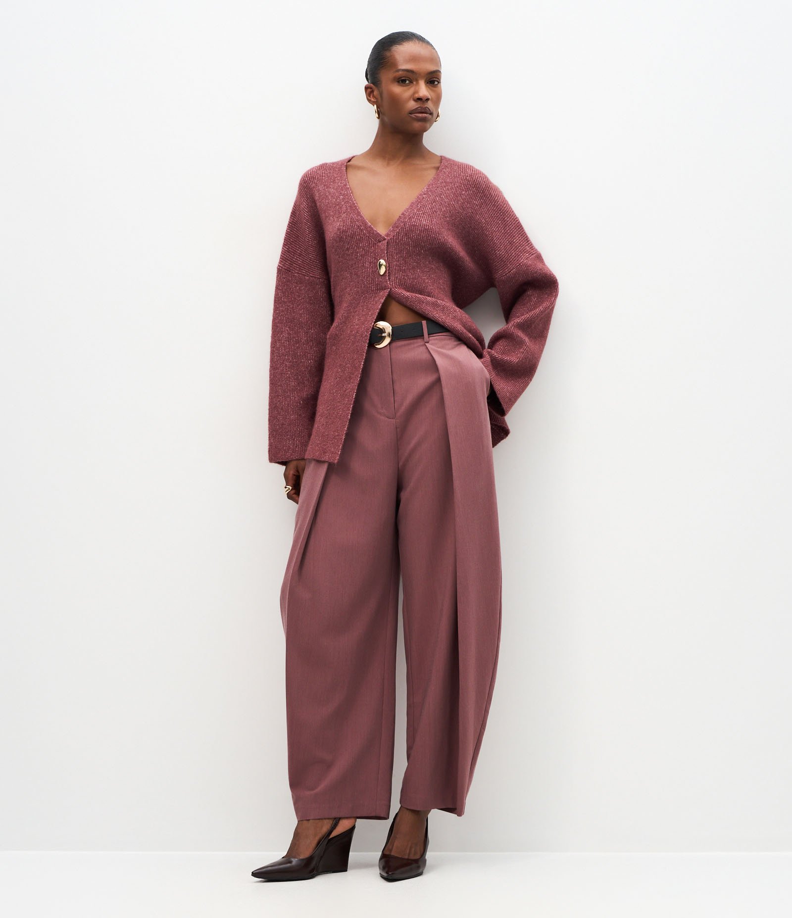 Calça Barrel Alfaiatada com Pregas Frontais e Cinto em PU Rosa 1