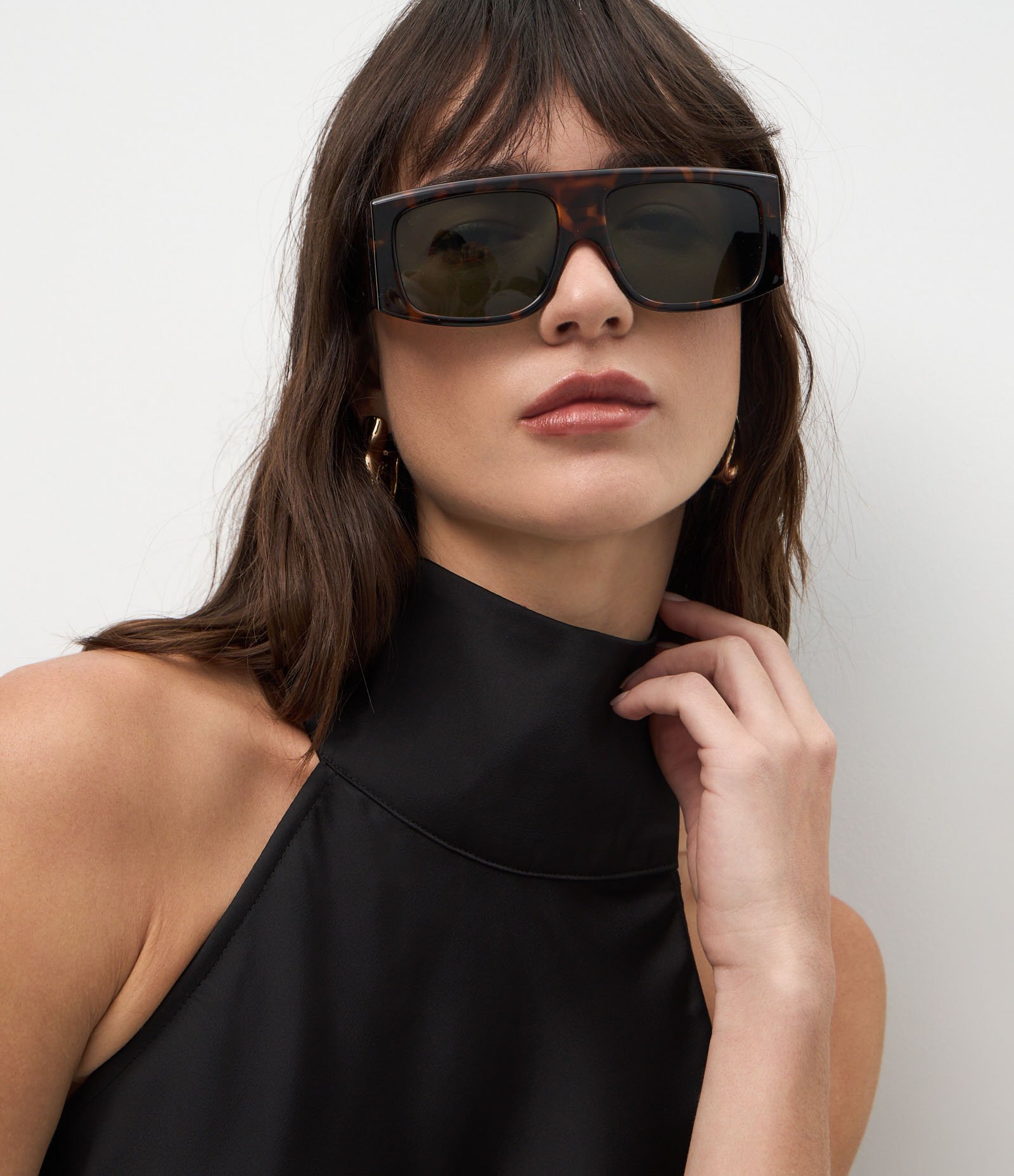 Vestido Curto Frente Única em Cetim com Gola Halter Preto 3