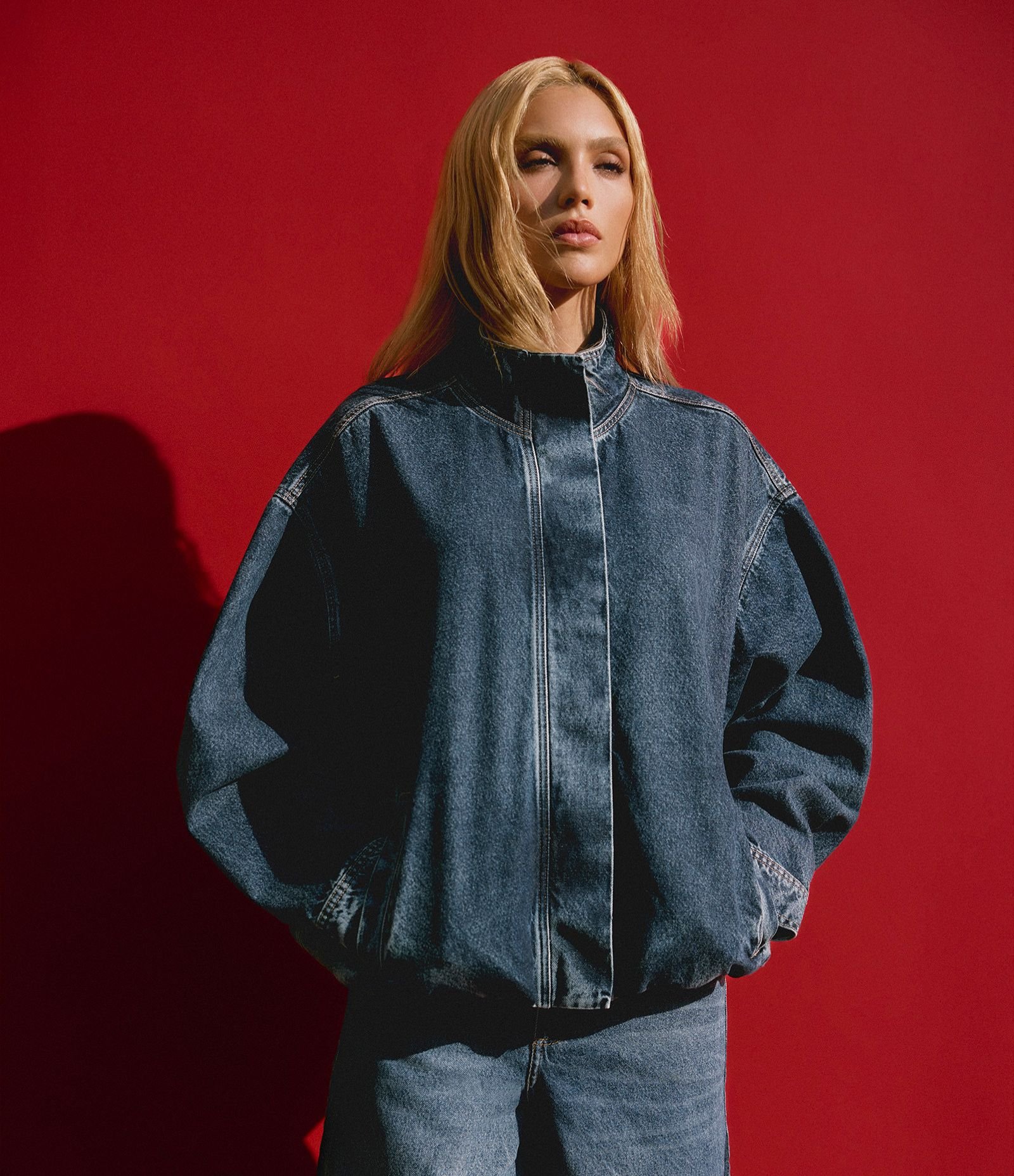 Jaqueta Bomber em Jeans com Gola Alta Estruturada Azul Marinho 1