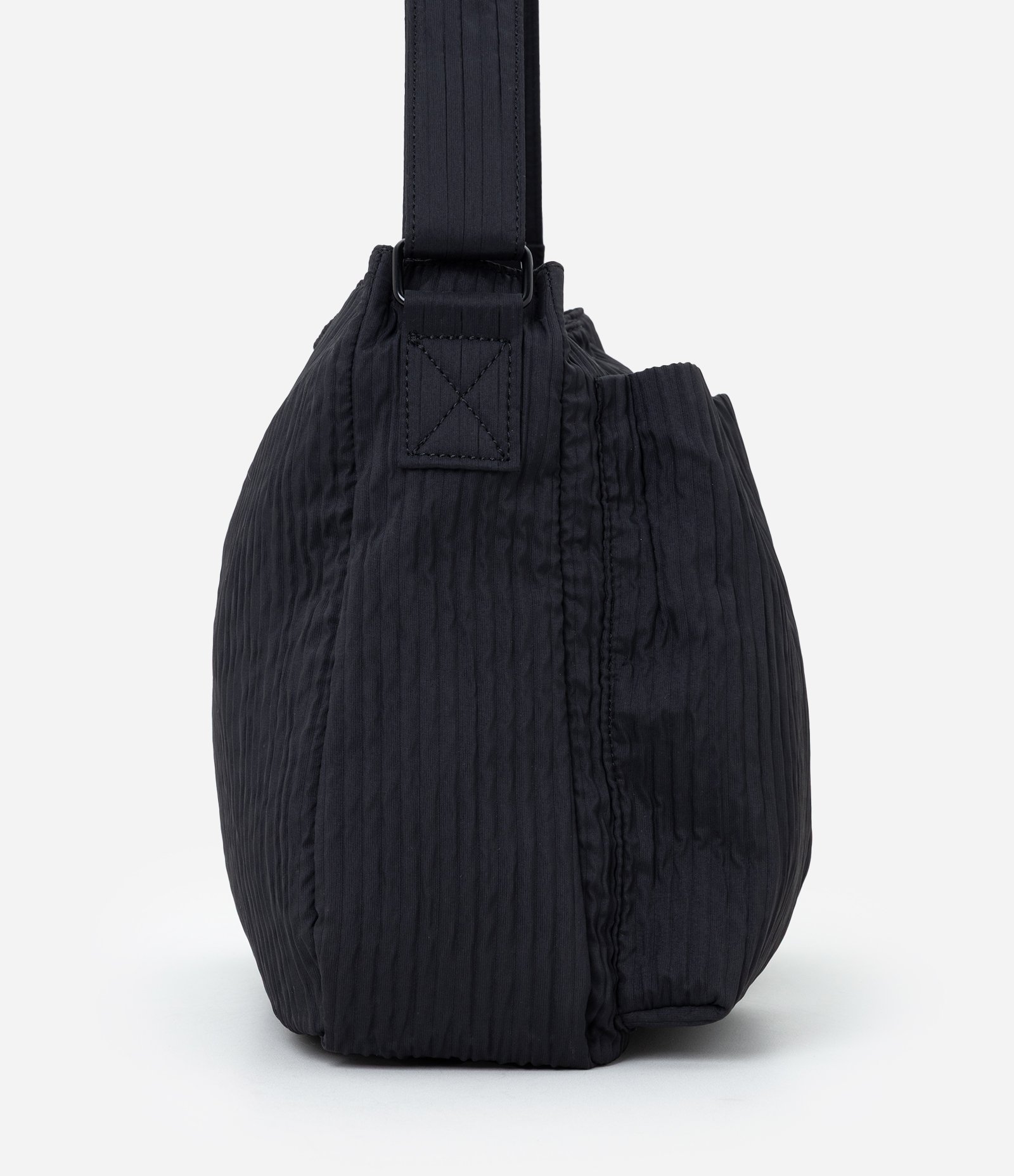 Bolsa Masculina Messenger Texturizada com Bolsos Frontais Preto 3