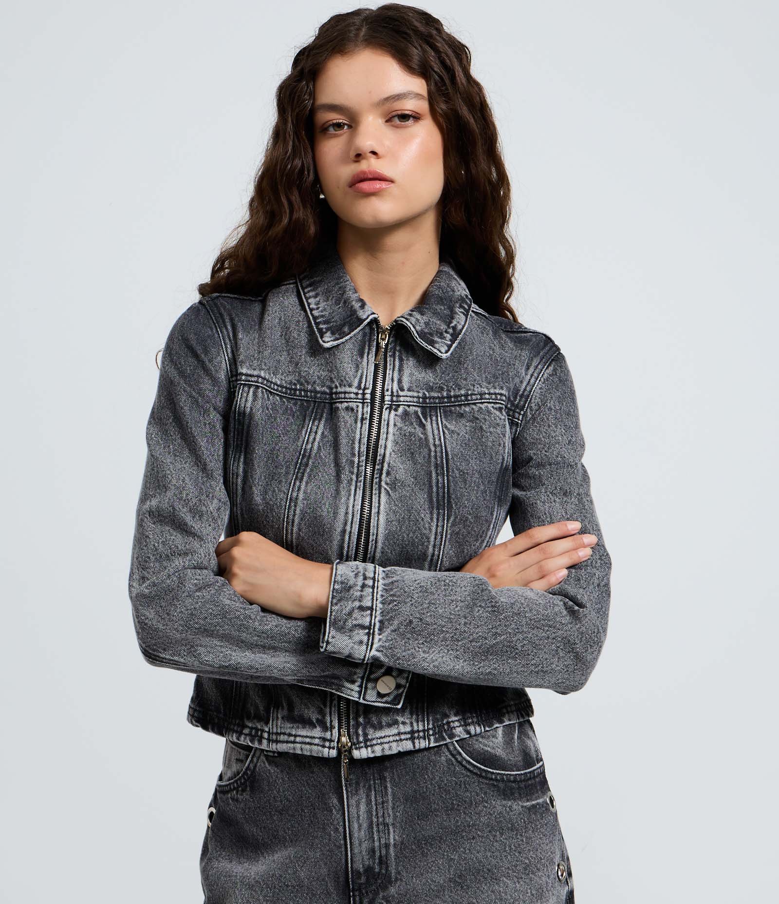 Jaqueta Jeans Acinturada com Lavagem Estonada Cinza 1