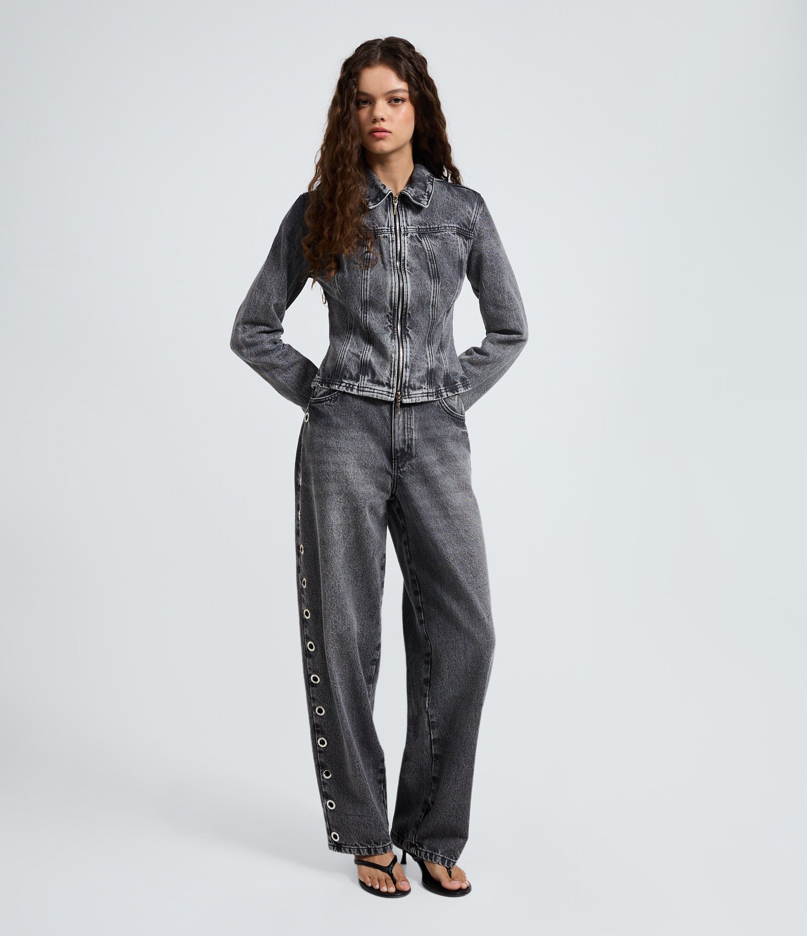 Jaqueta Jeans Acinturada com Lavagem Estonada Cinza 2