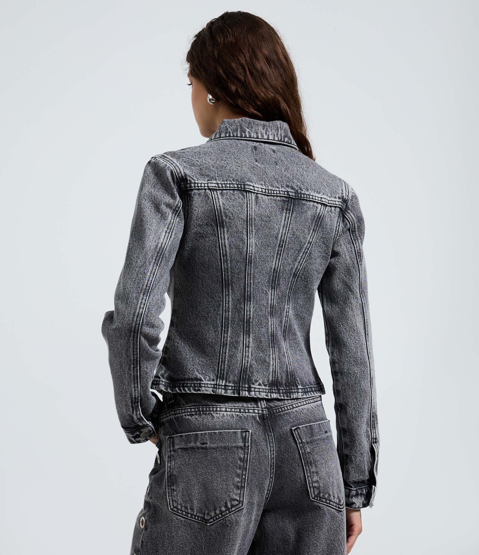 Jaqueta Jeans Acinturada com Lavagem Estonada Cinza 4